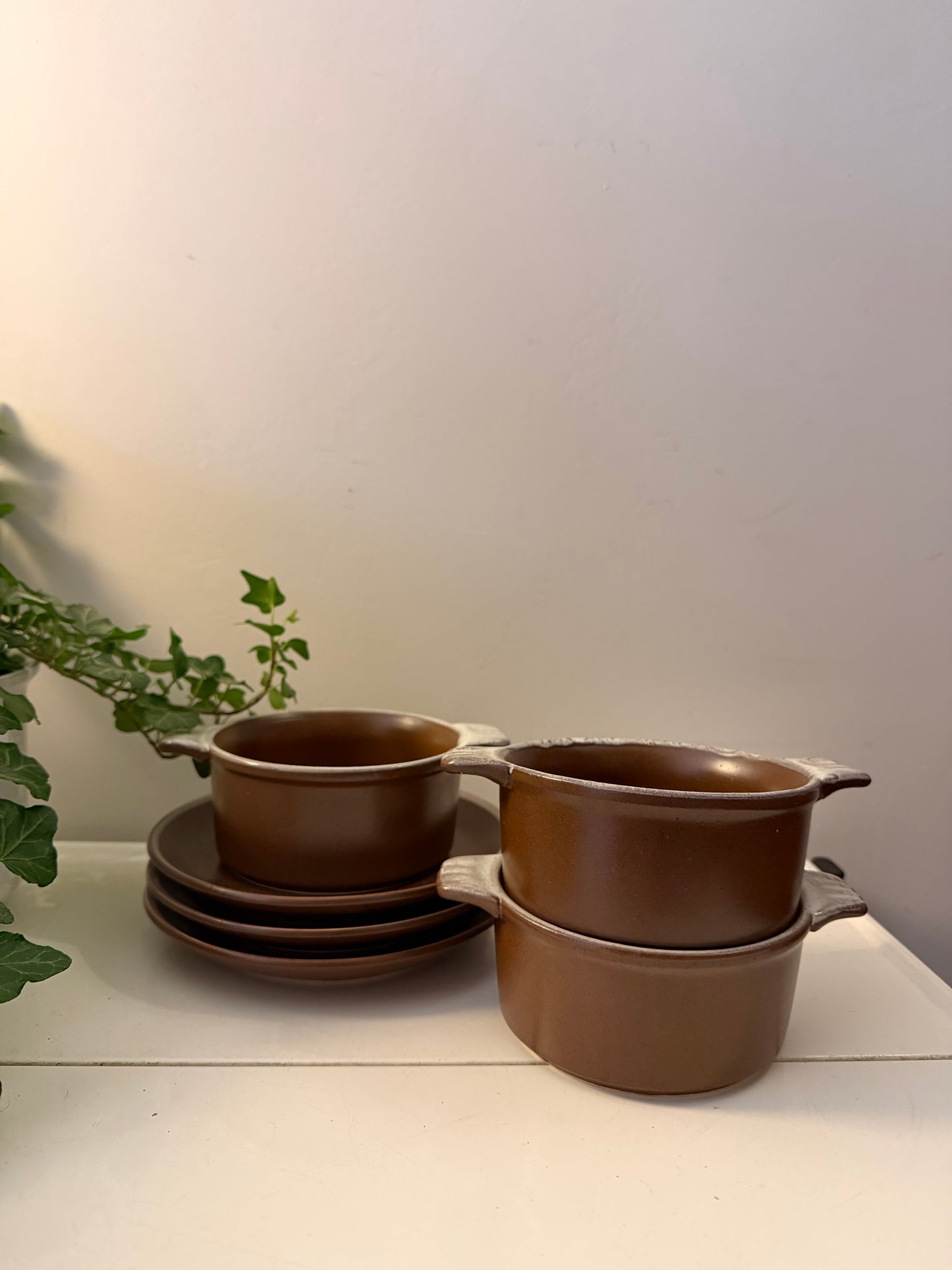 Jaren 70 soepkommen met bord keramiek set van 3