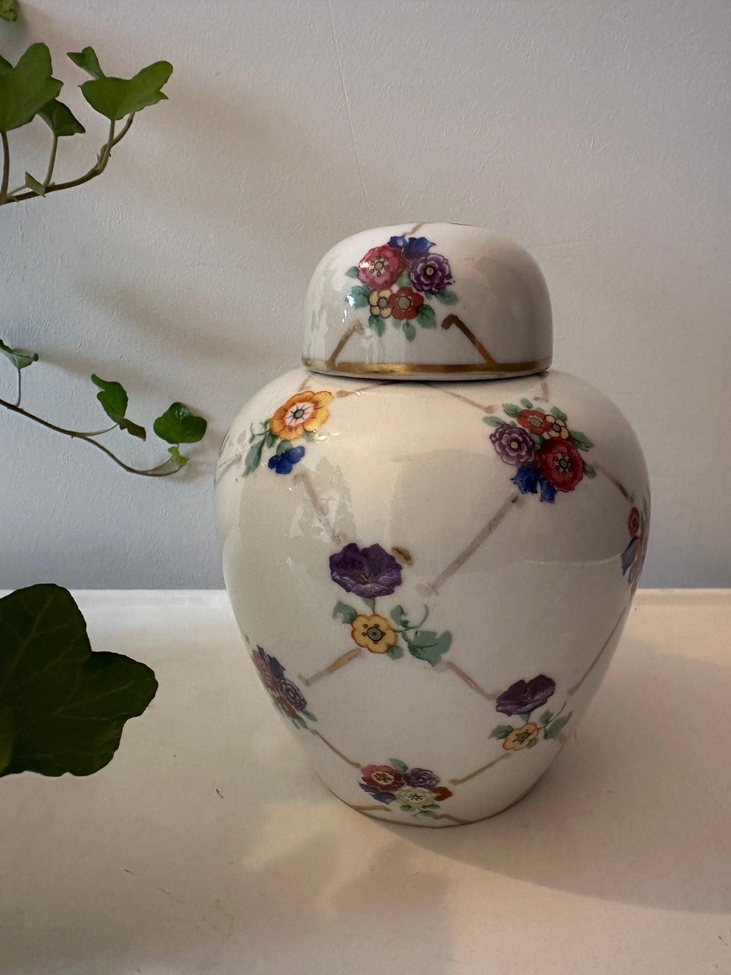 Porseleinen dekselvaasje