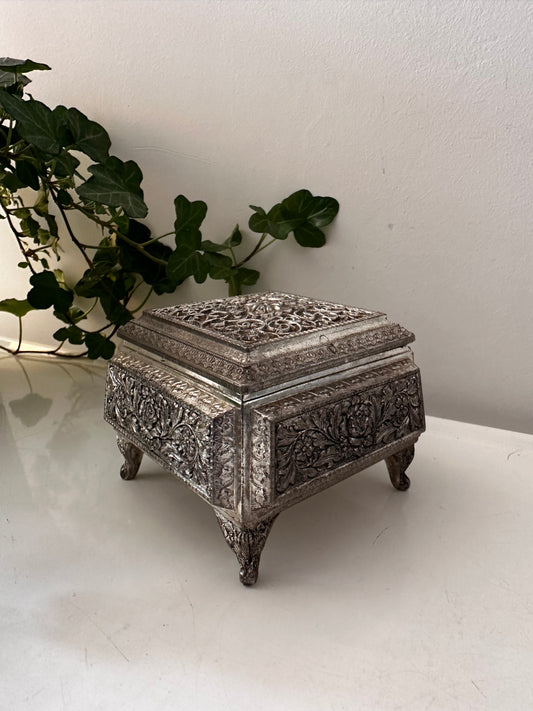 Zilverkleurig sierkistje