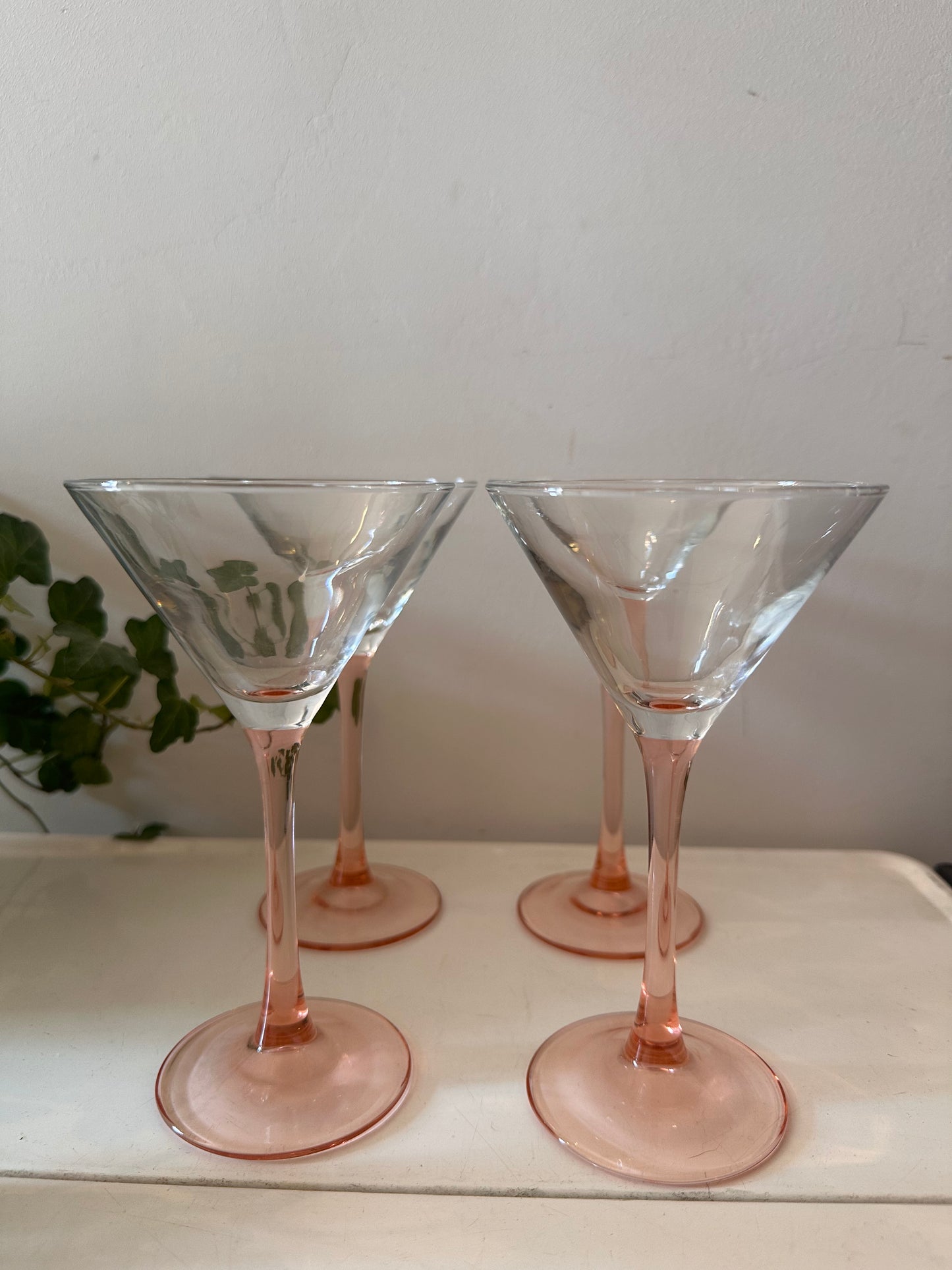 Set van 4 Martine glazen op roze oranje voet