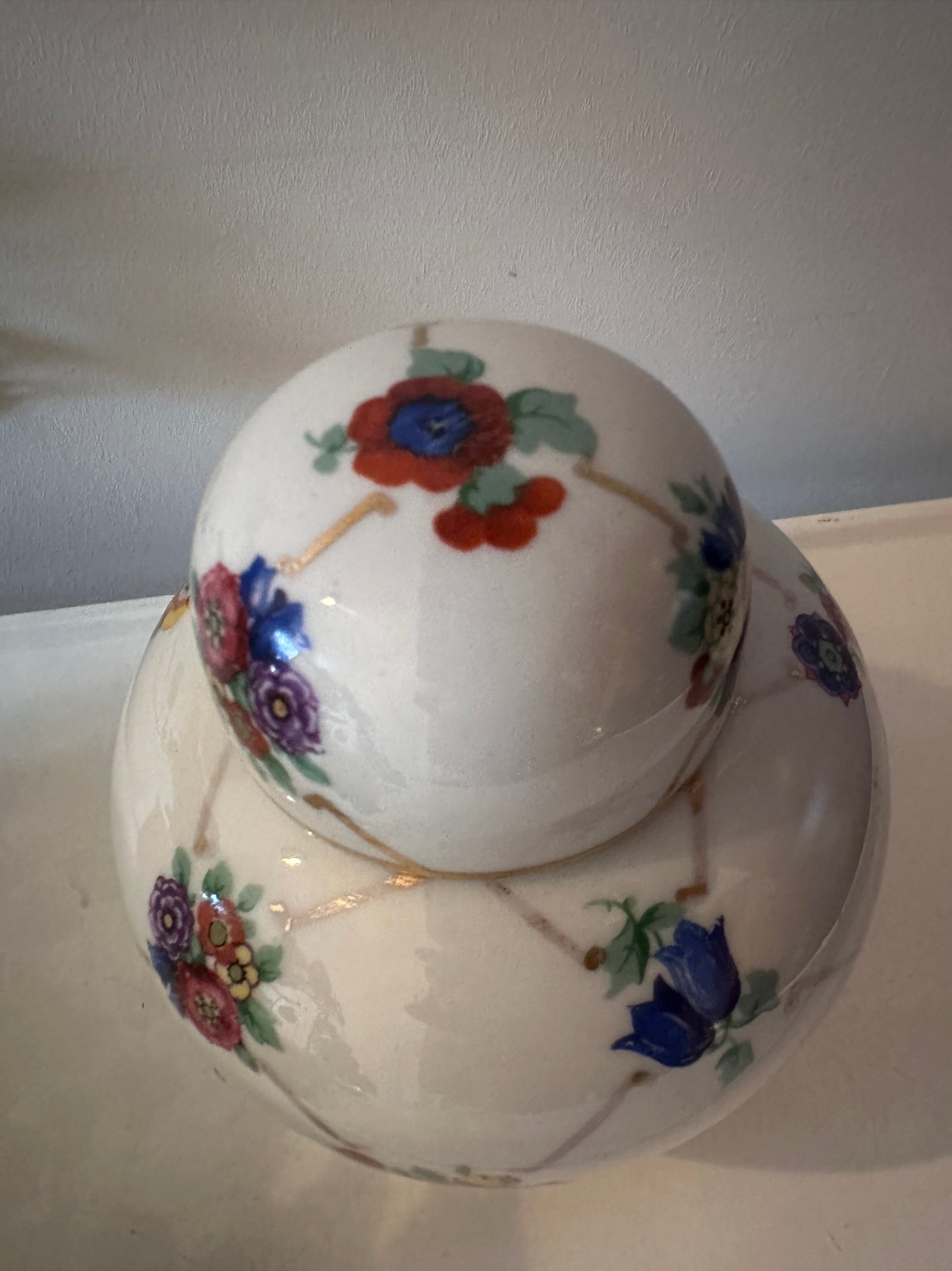 Porseleinen dekselvaasje