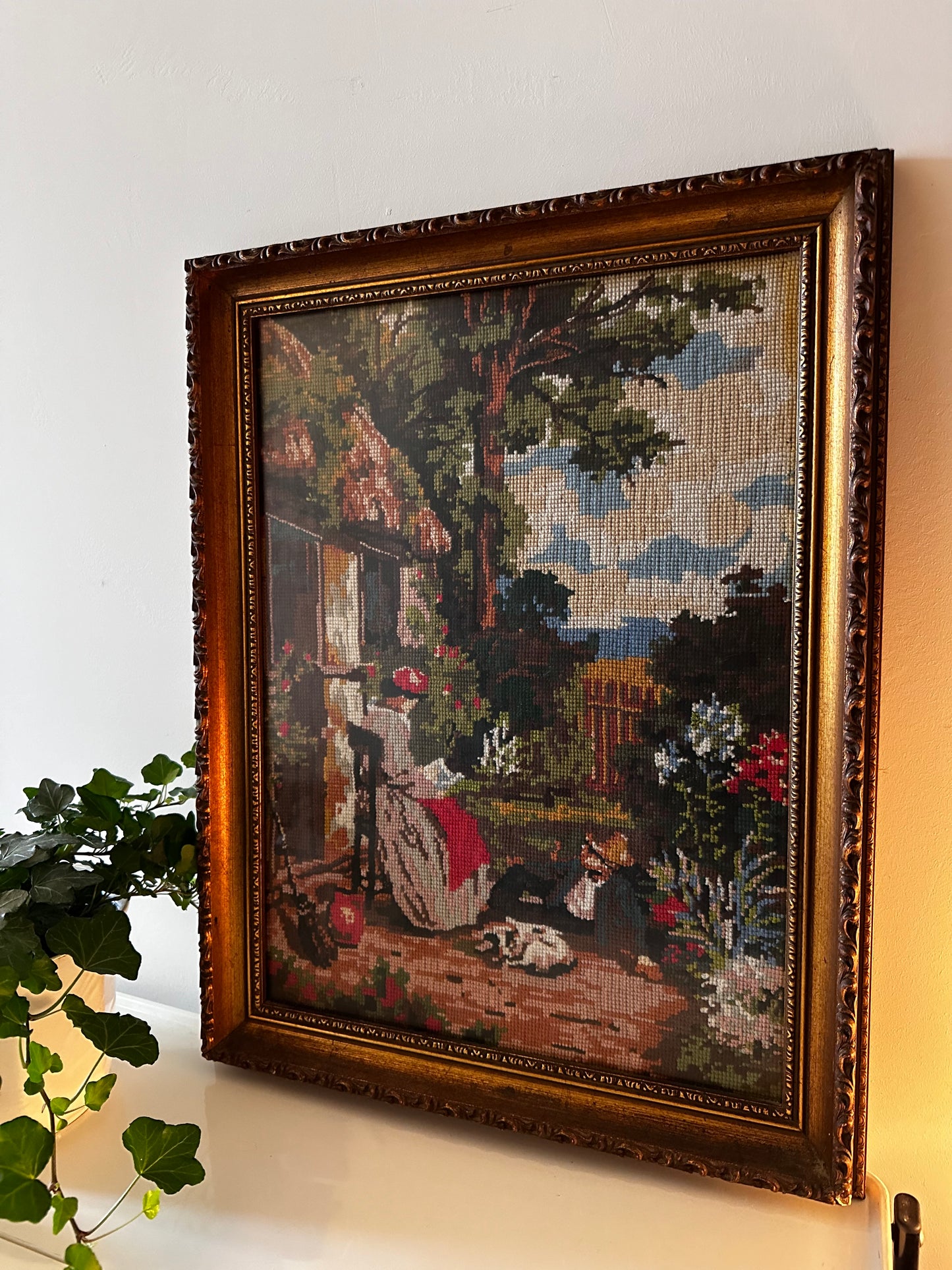 Borduurwerk in brocante lijst