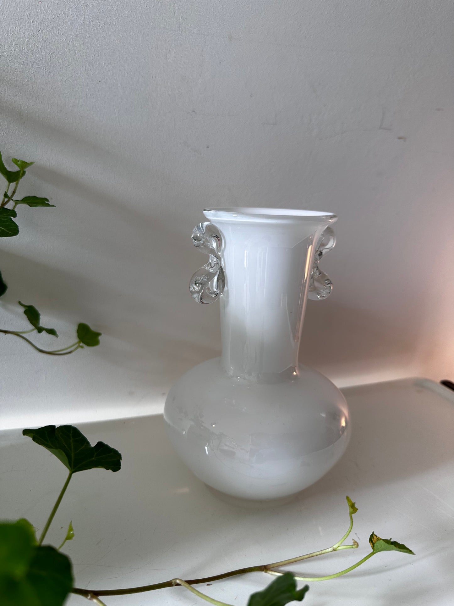 Opaline vaas vintage wit