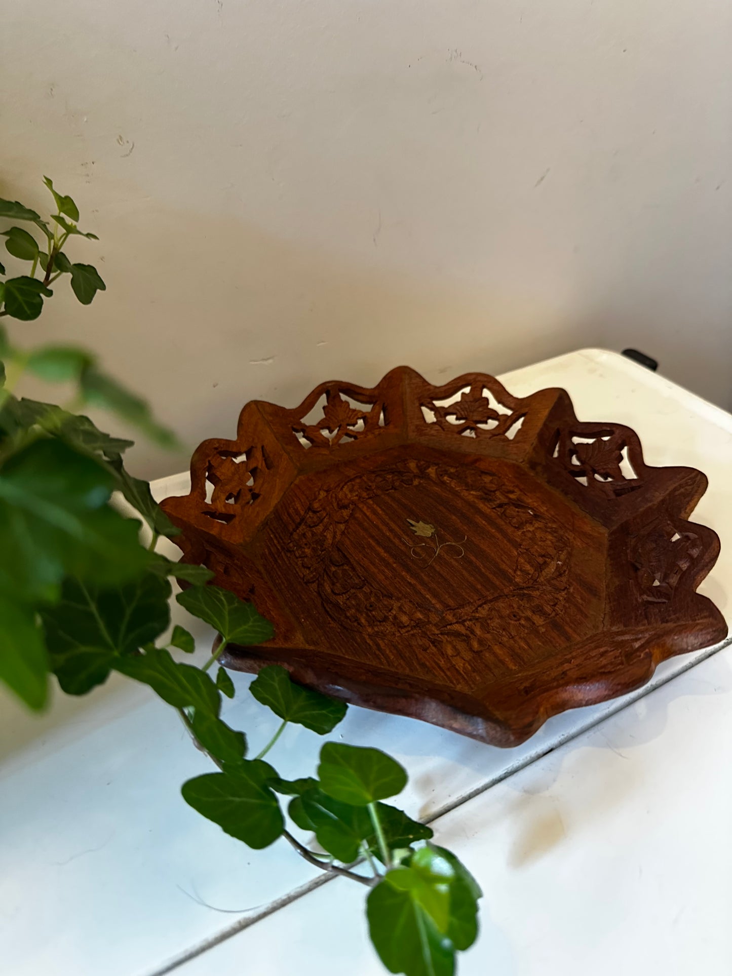 Houten schaaltje met messing inleg