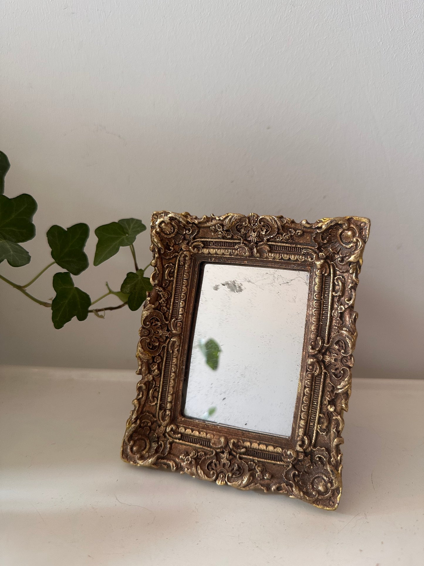 Spiegel in barok lijstje