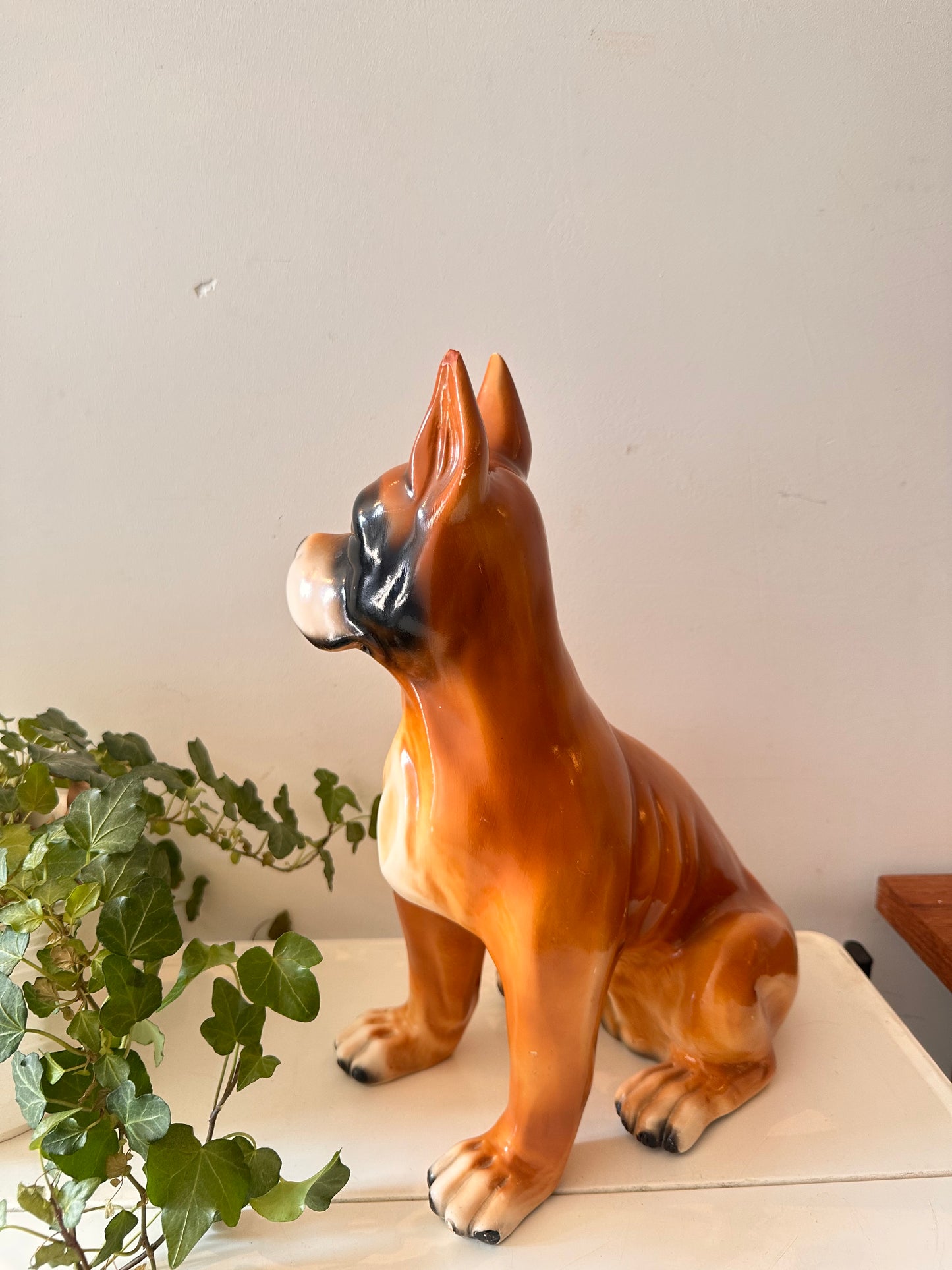 Keramieken beeld boxer hond