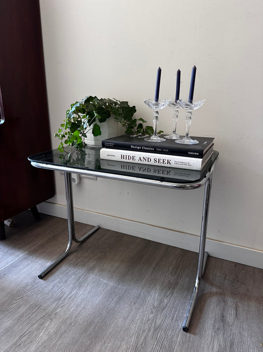 Bijzettafel in Bauhaus stijl met rookglas