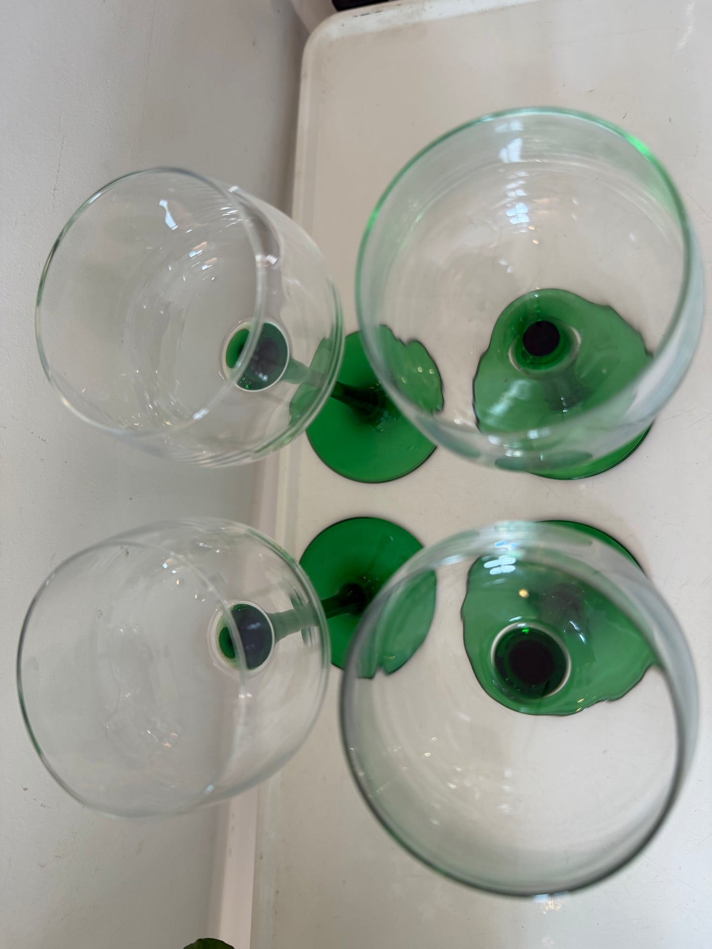 Set van 4 glazen op groene steel jaren 70