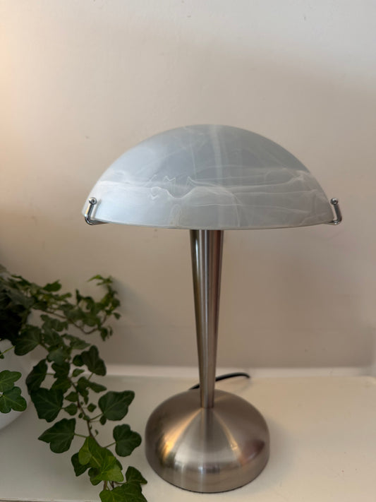 Touchlamp met melkglazen kap