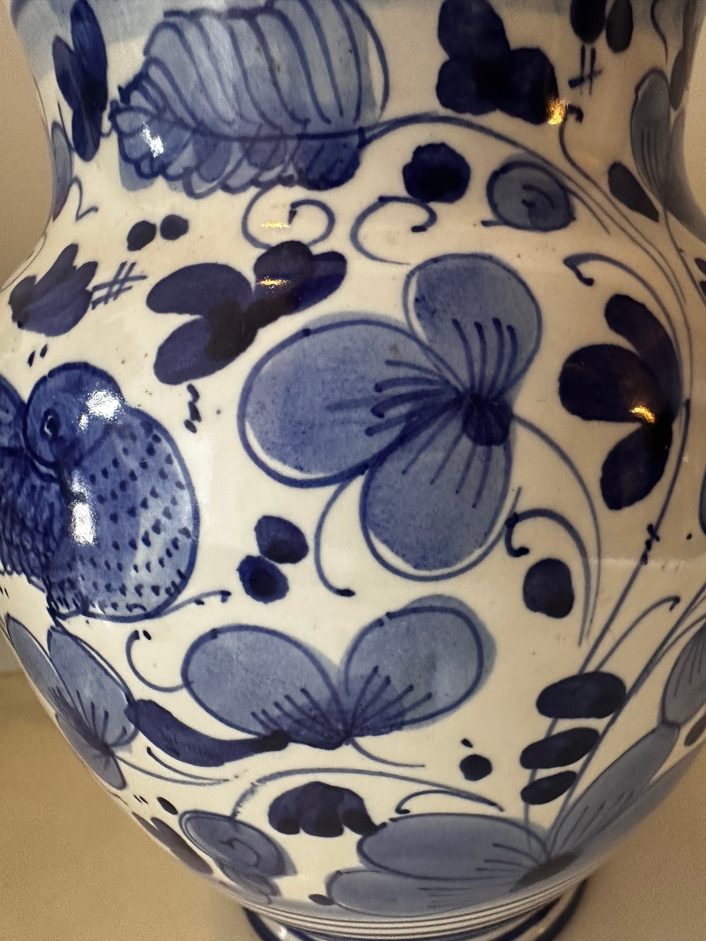 Italiaans porseleinen vaasje