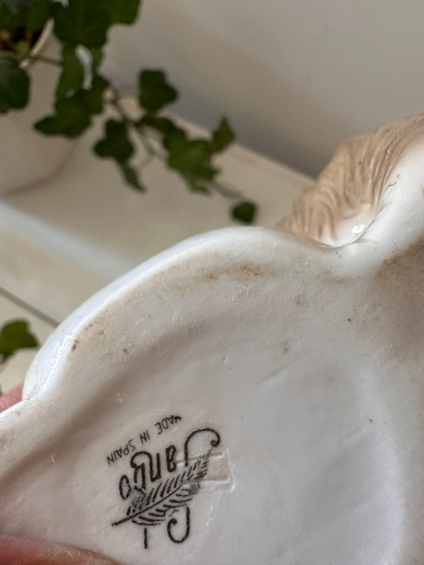 Porseleinen beeldje eekhoorn