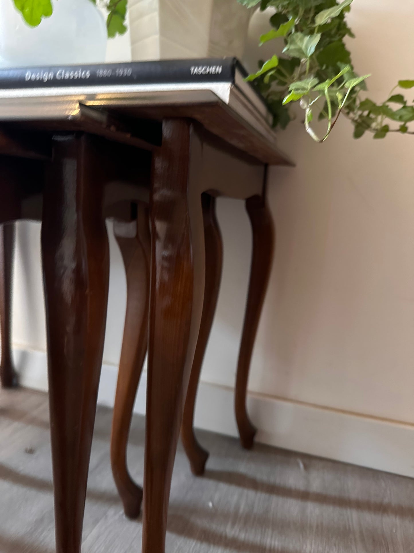 Nesting tables set van 3