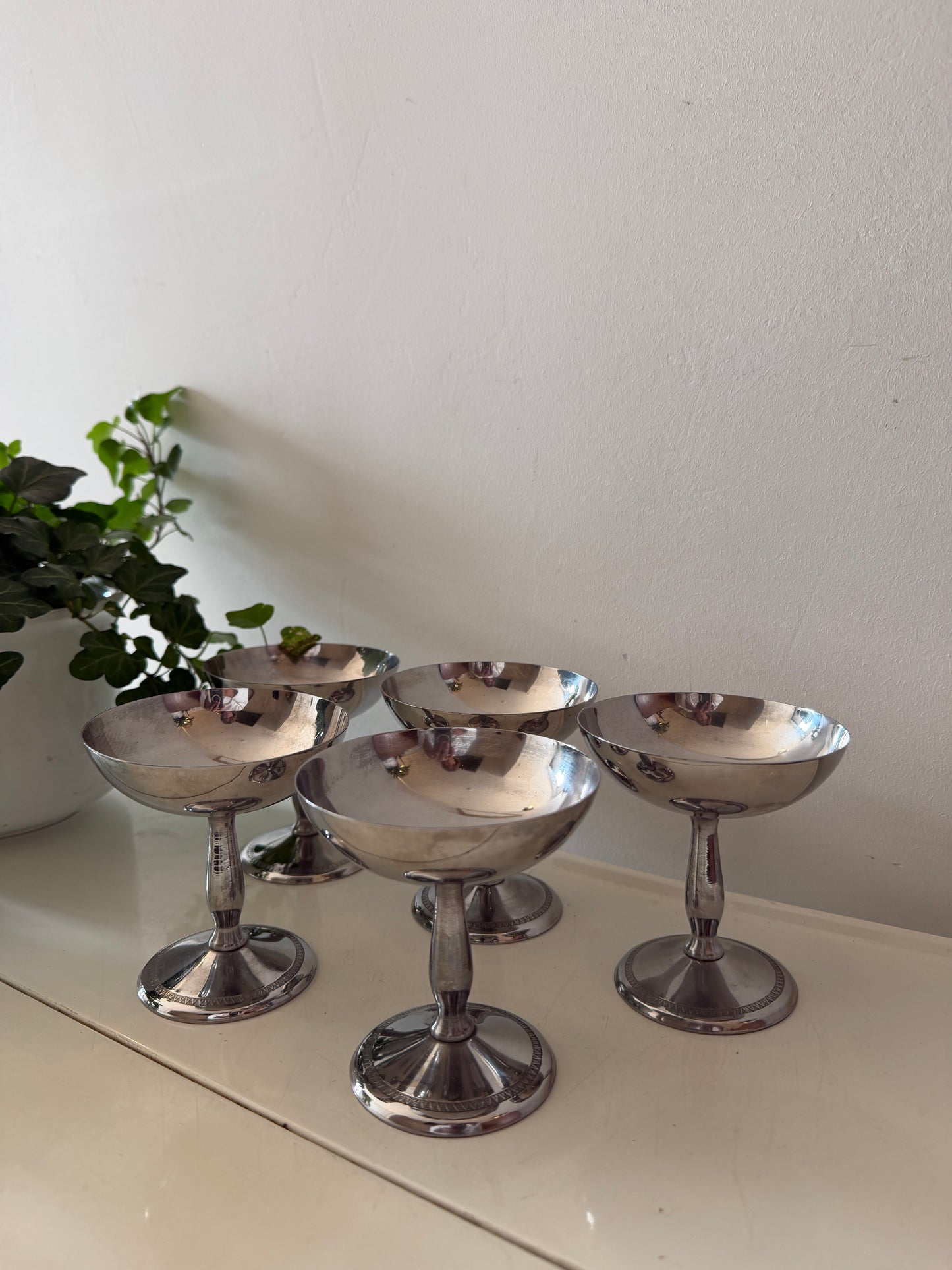 Set van 5 chrome vintage coupes