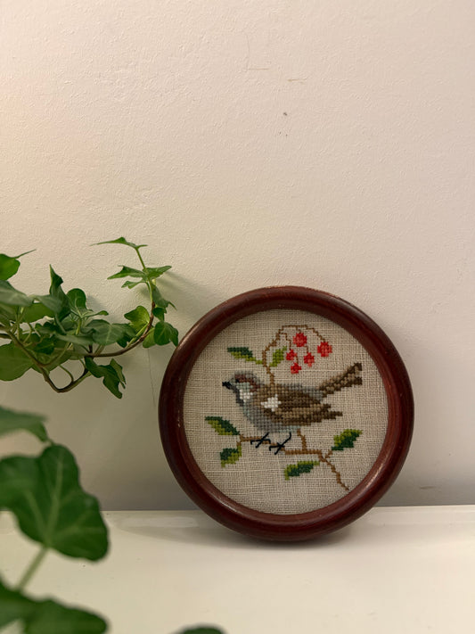 Vintage borduurwerkje in rond lijstje