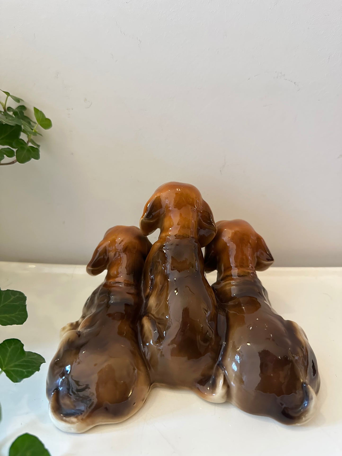 Beeldje van 3 puppy’s porselein