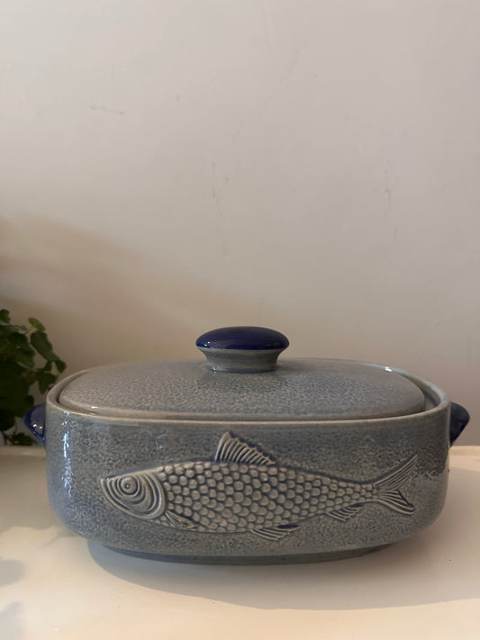 Blauw grijze keramieken visterrine