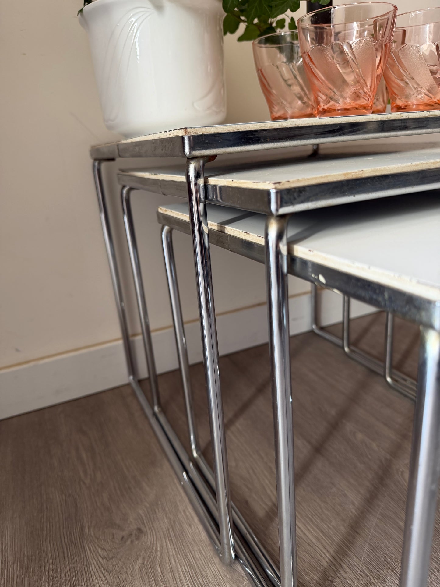 Mimi set Nestingtables chroom wit blad mid century