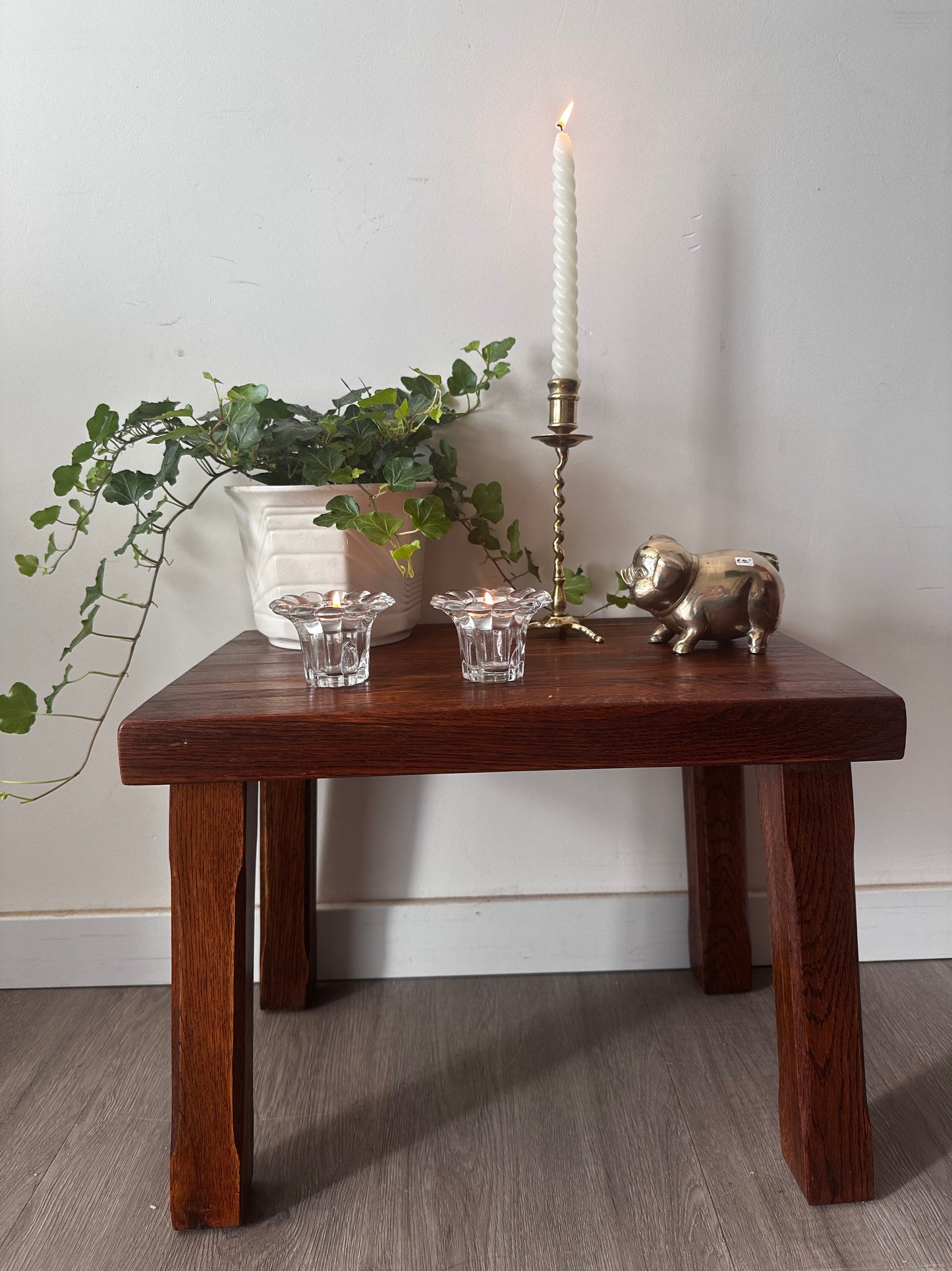 Brutalist bijzettafeltje