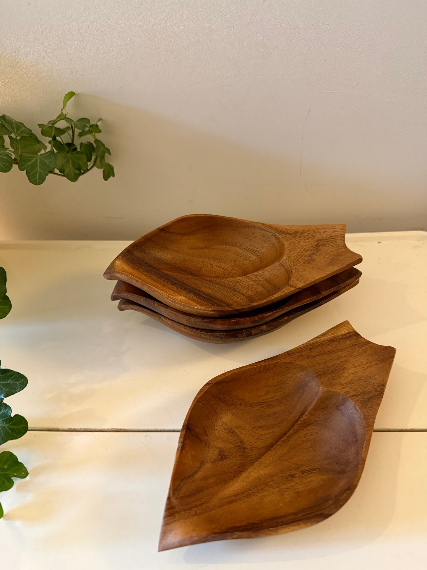 Set van 4 teakhouten schaaltjes