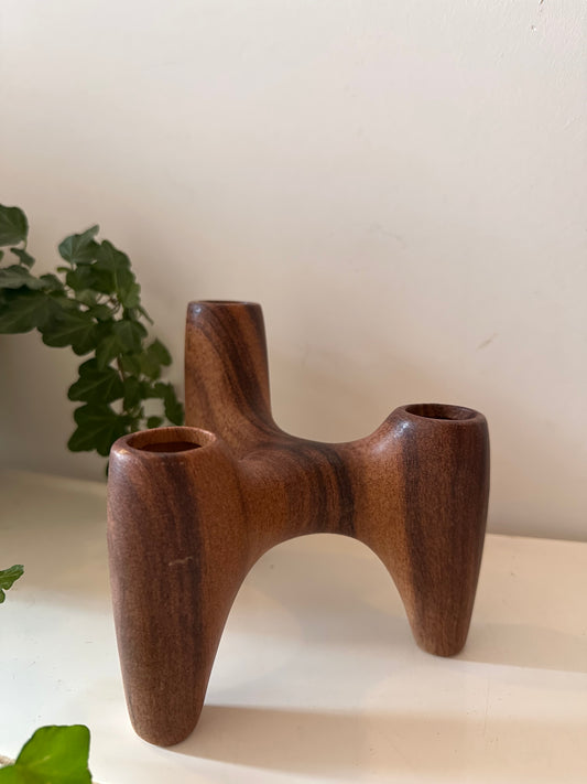 Stenen kandelaar met houtlook