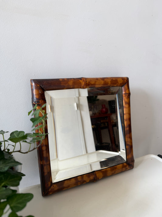 Vintage spiegel met houten lijst en facet geslepen glas