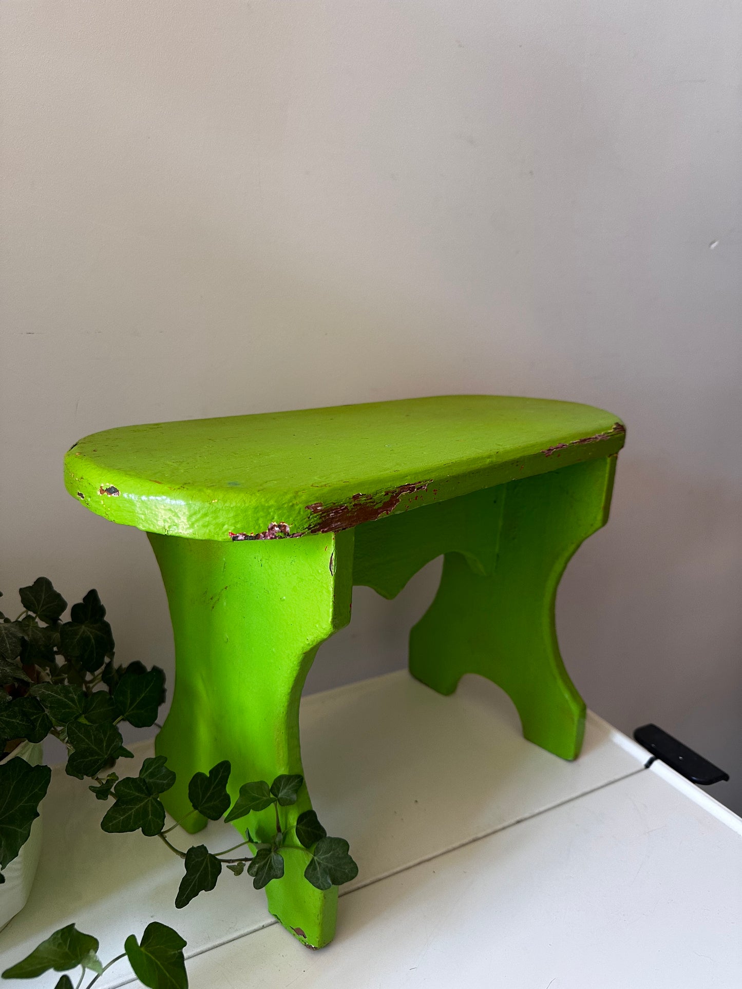 Lime groen brocante krukje