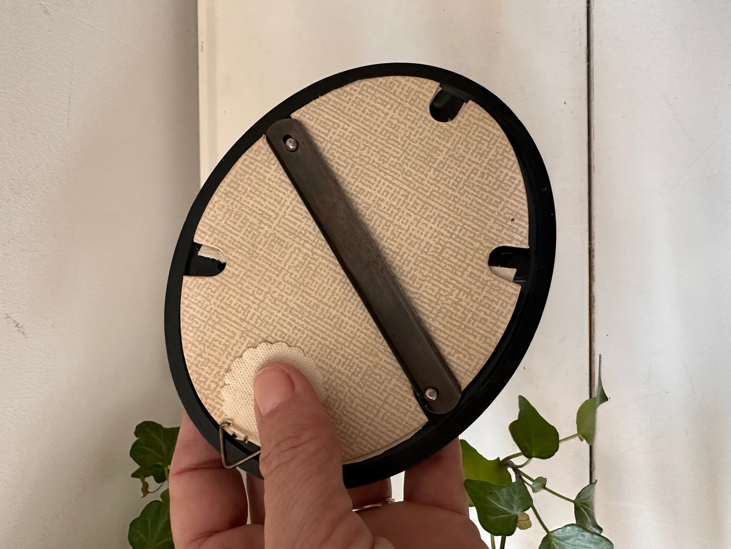 Mini borduurwerkje in ovaal lijstje