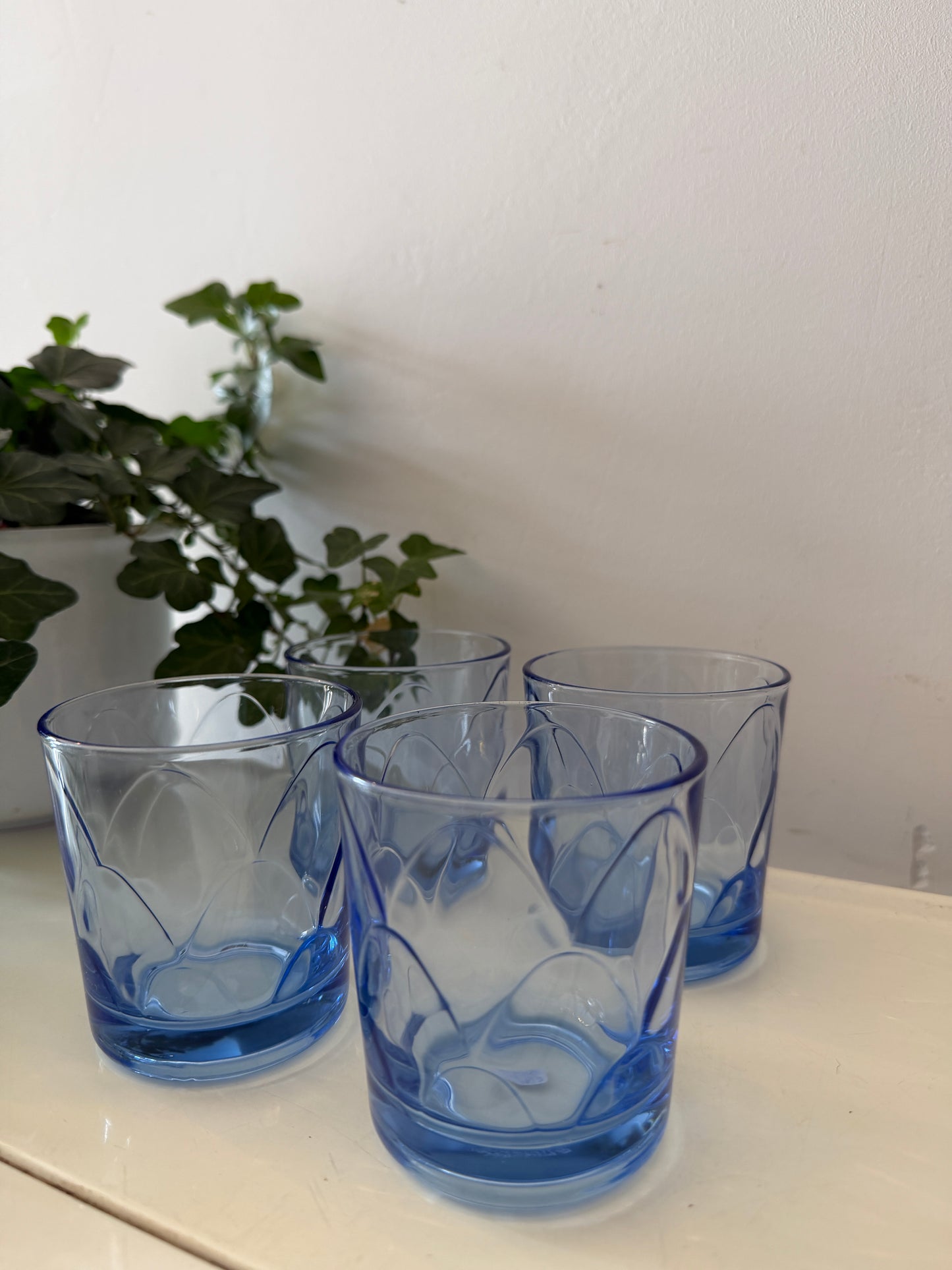 Set van 4 vintage waterglazen blauw glas