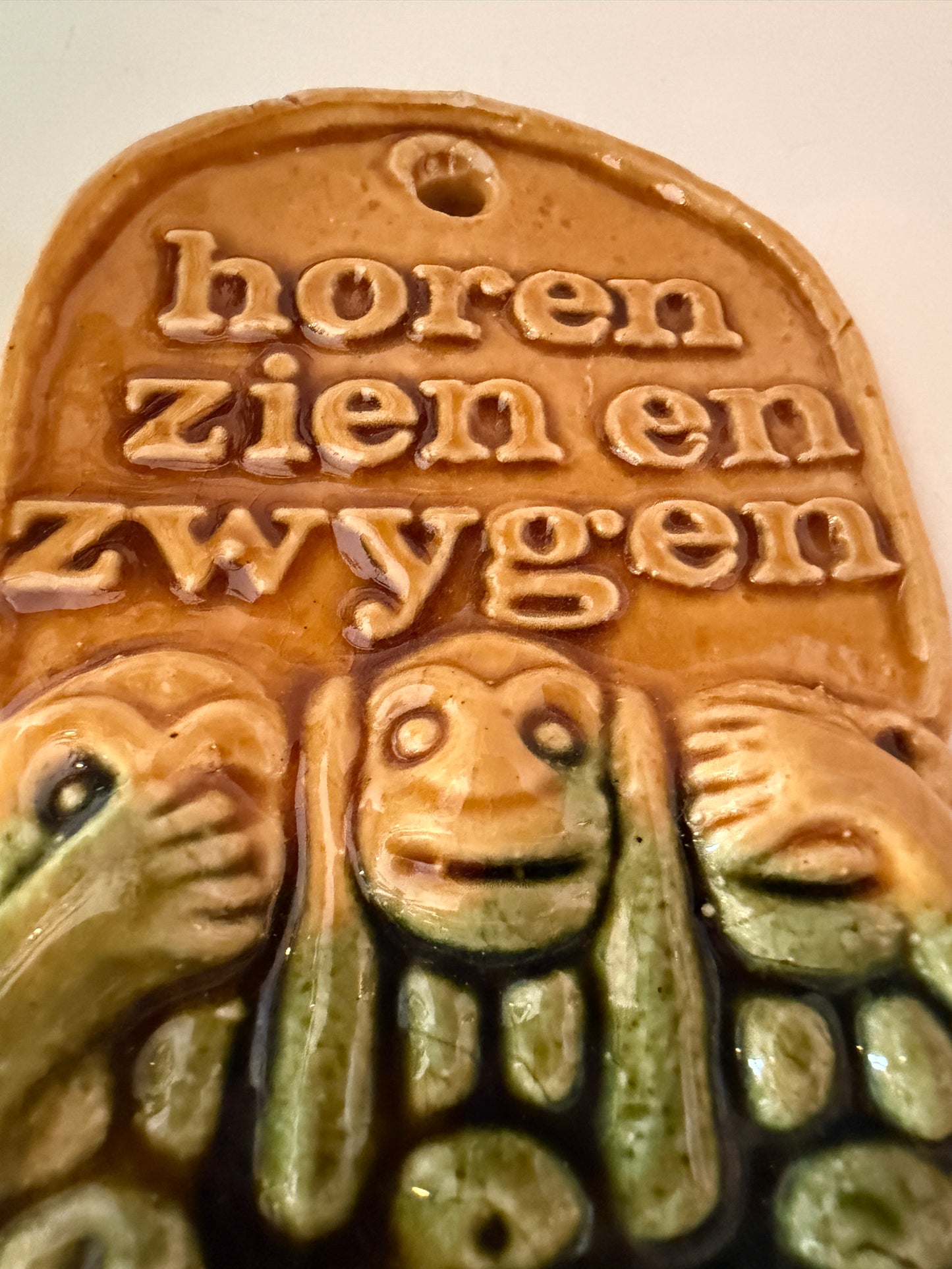 Horen zien en zwijgen tegeltje jaren 80