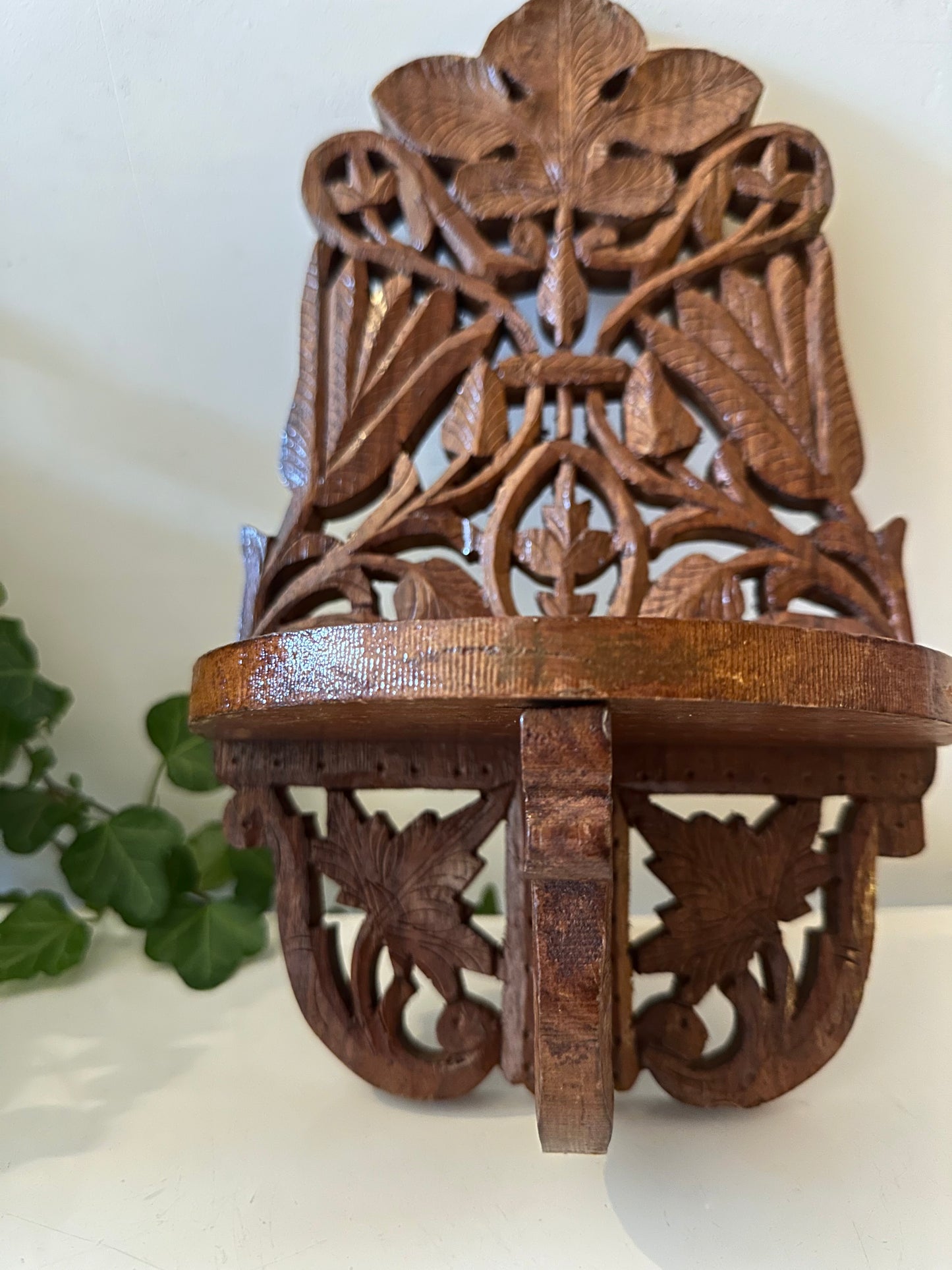 Houten opengewerkte console