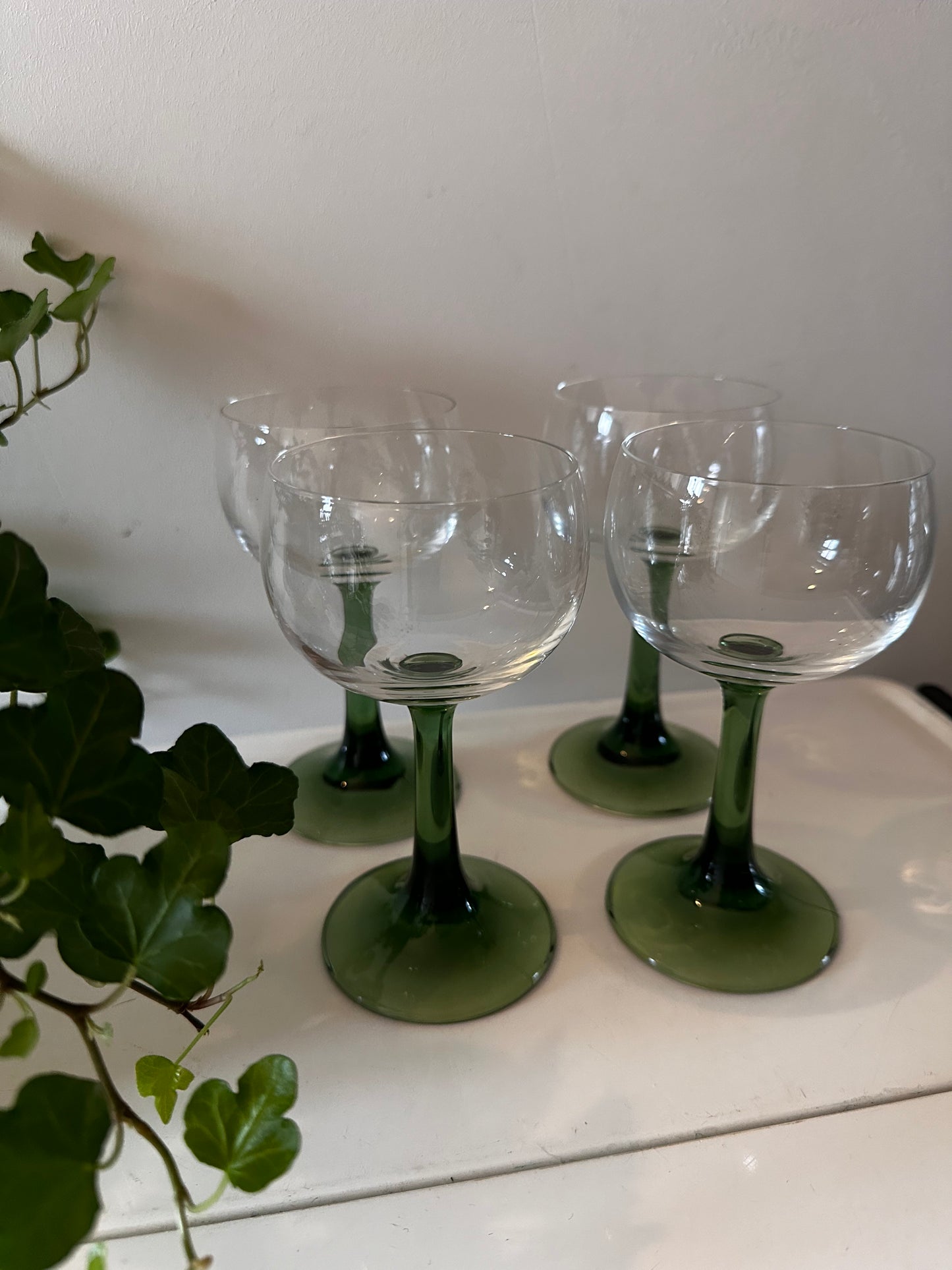 4 jaren 70 vintage wijnglazen groene voet