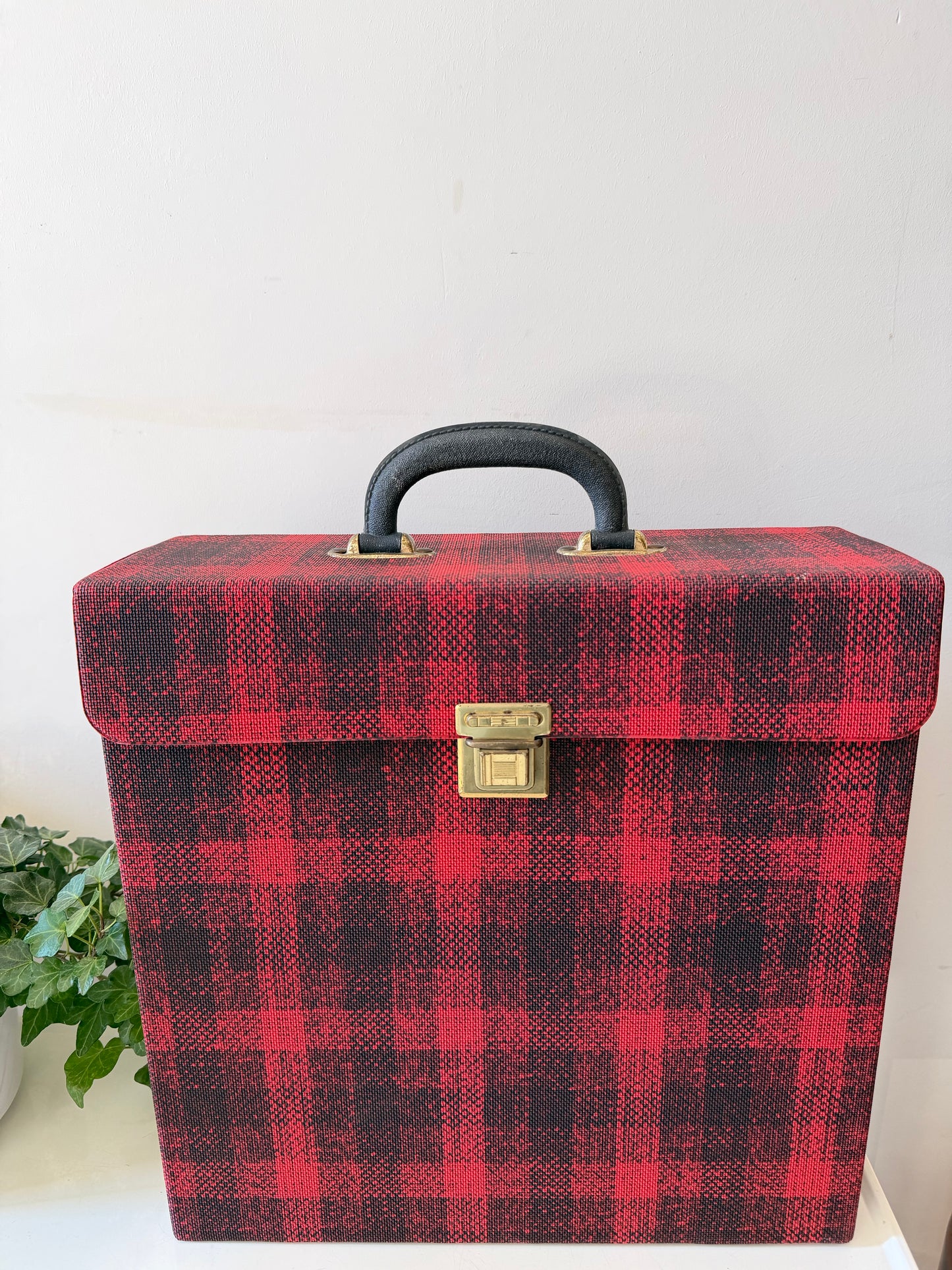 Elpee lp koffer jaren 70 zwart rood geruit