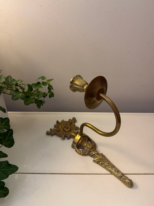 Messing wandkandelaar met ornament
