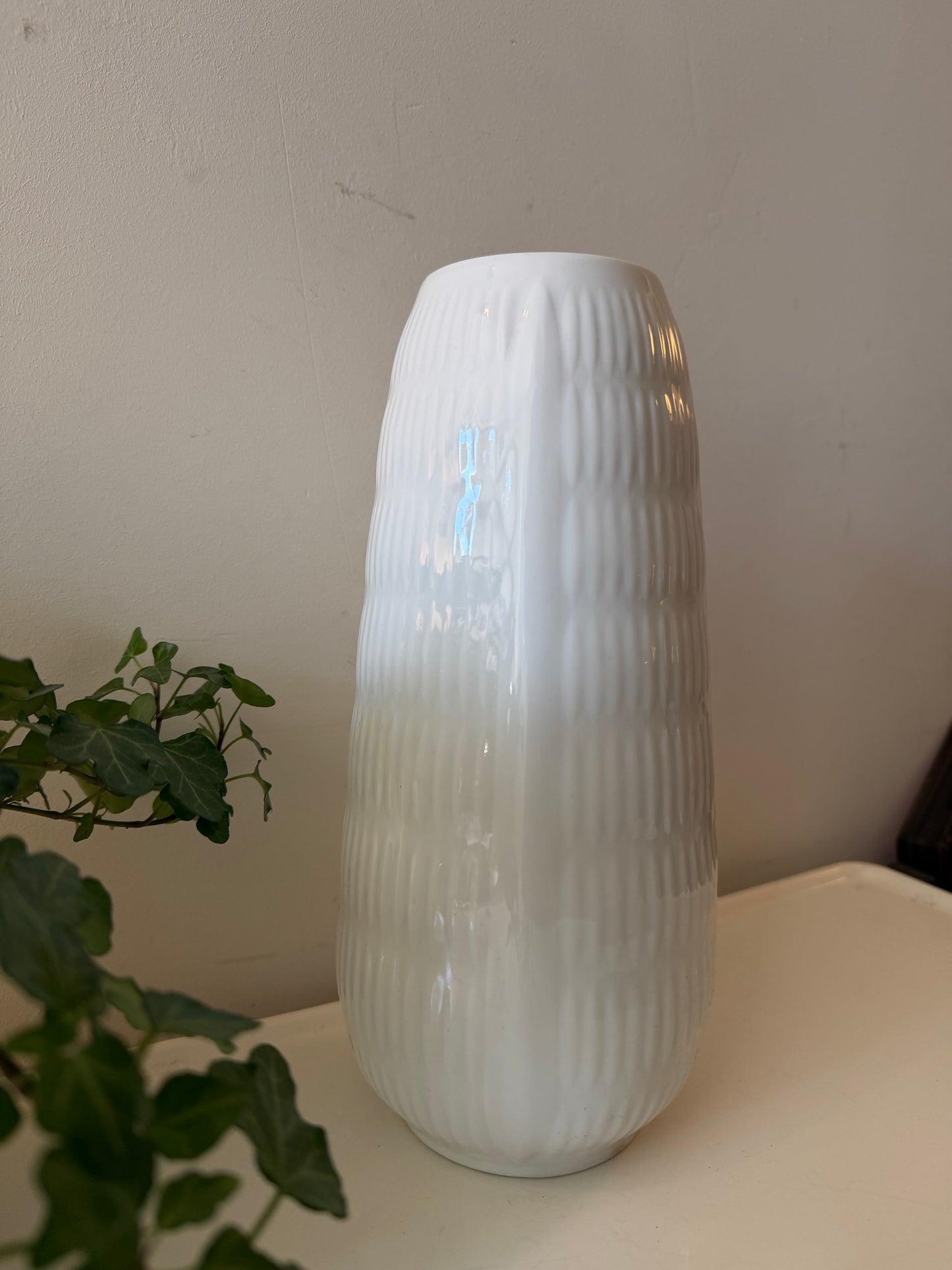 Wit porseleinen vintage vaas
