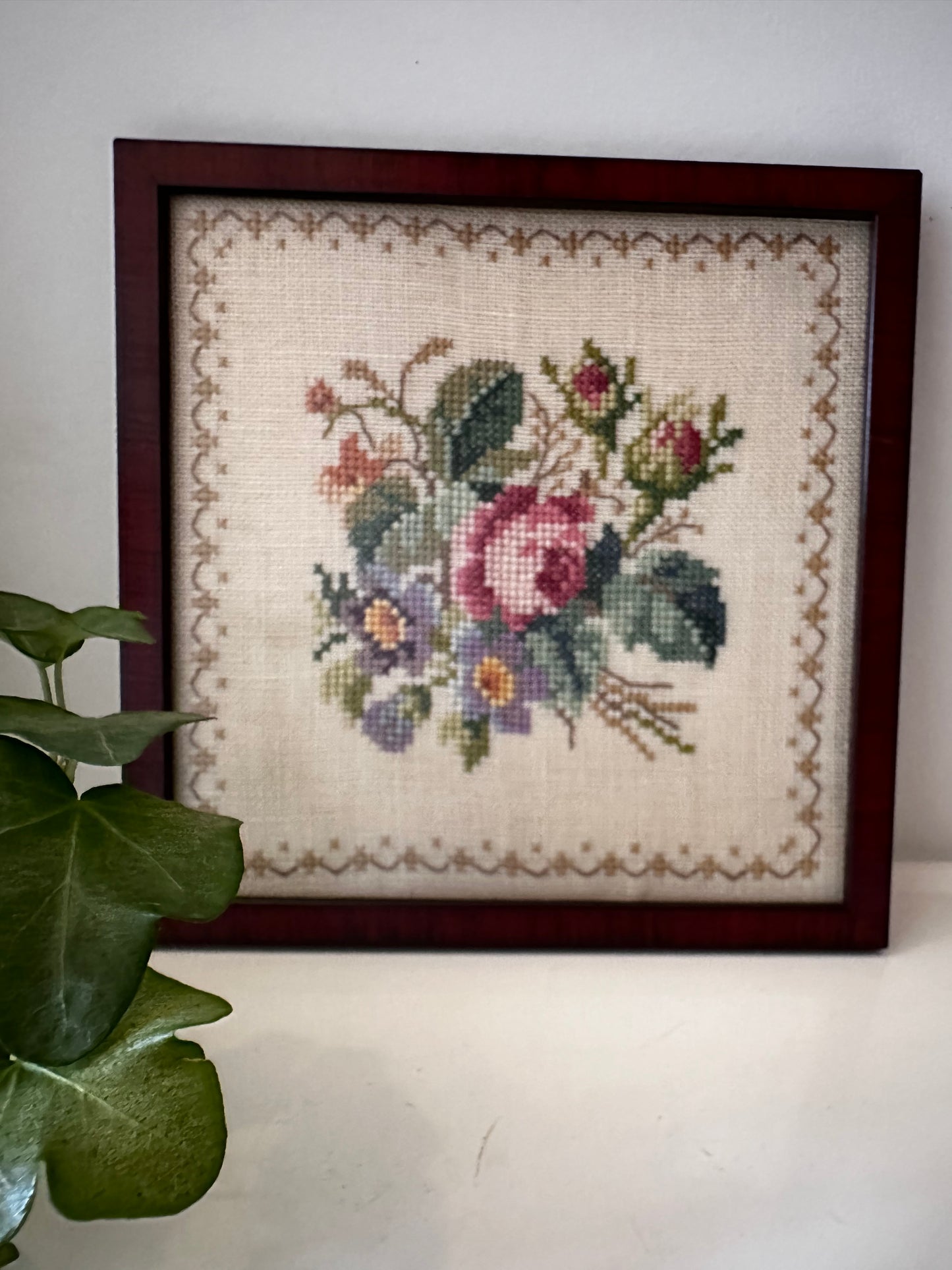 Lijstje met vintage borduurwerkje