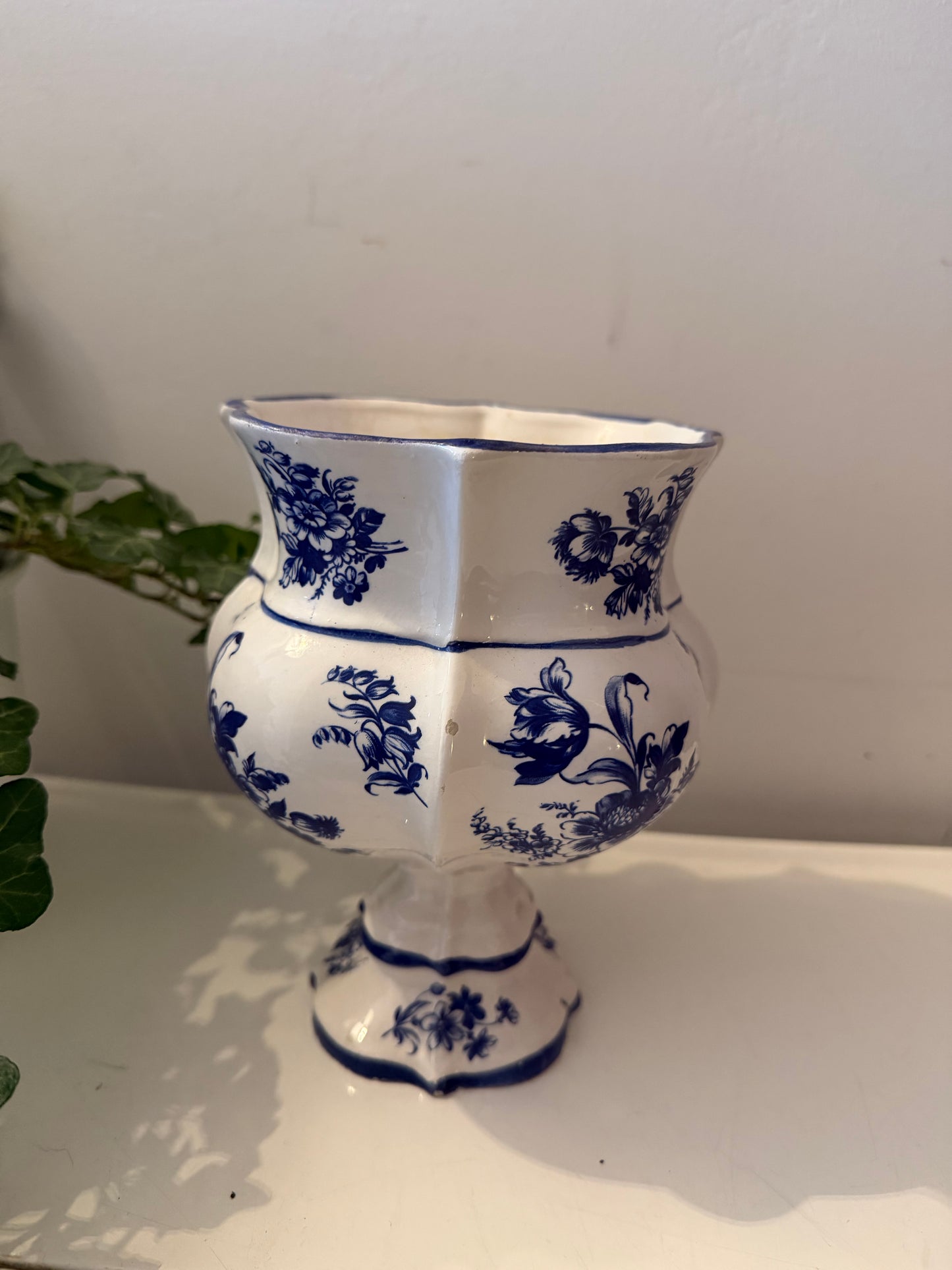 Blauw witte tulpenvaas