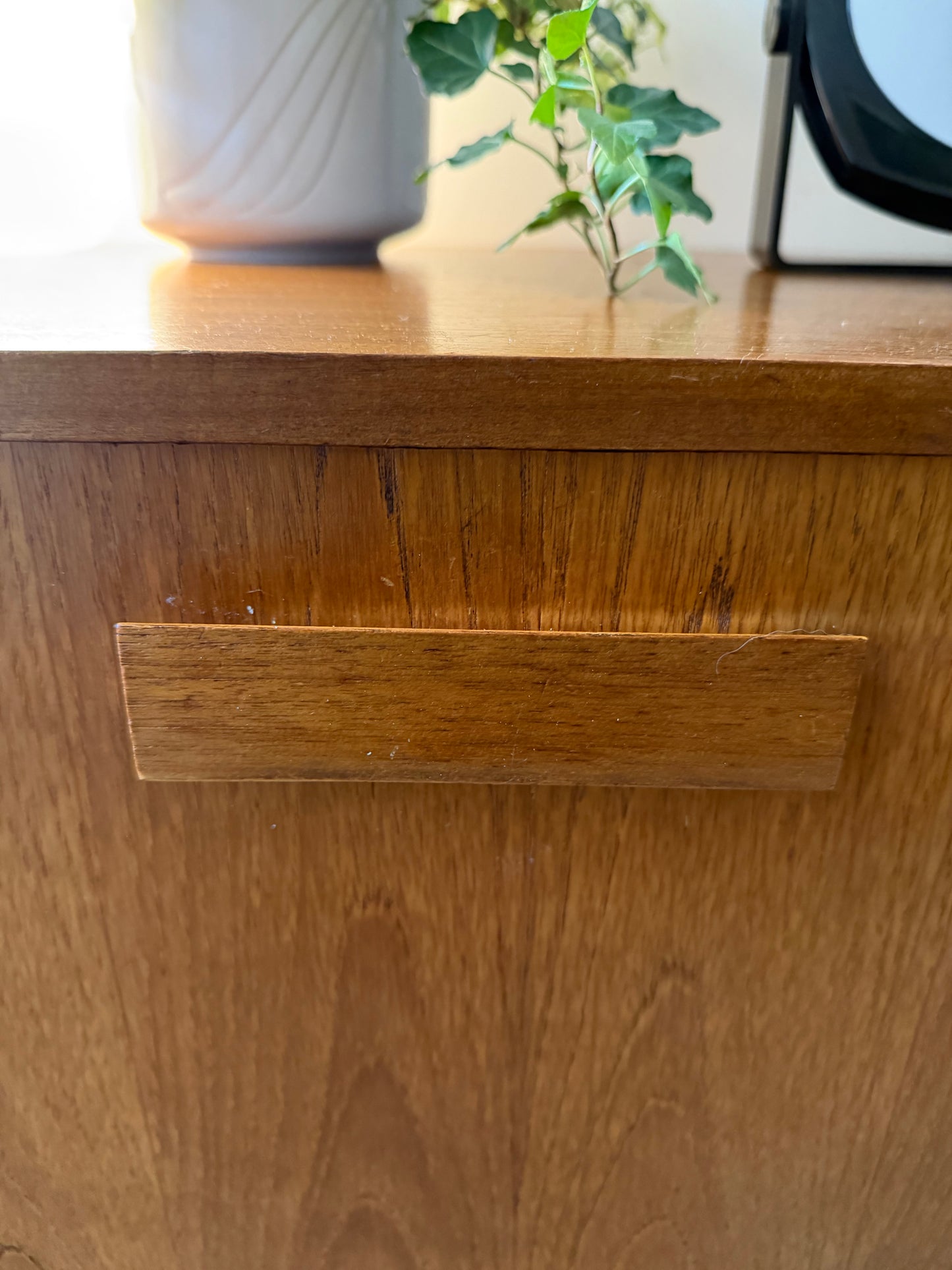 Mid Century klepkastje op pootjes