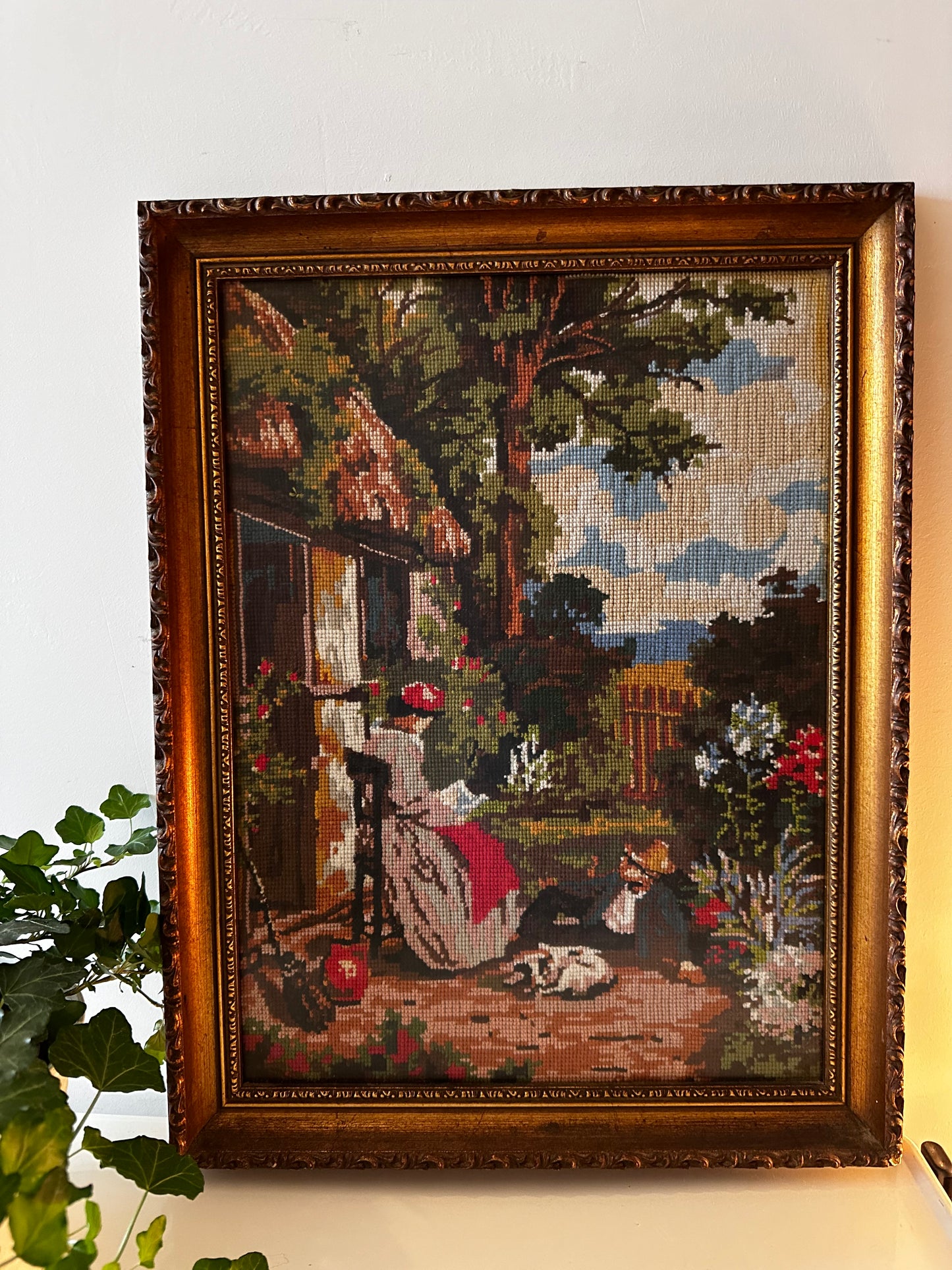 Borduurwerk in brocante lijst