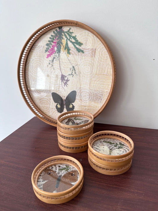 Bamboo dienblad met onderzetters vlinders en droogbloemen