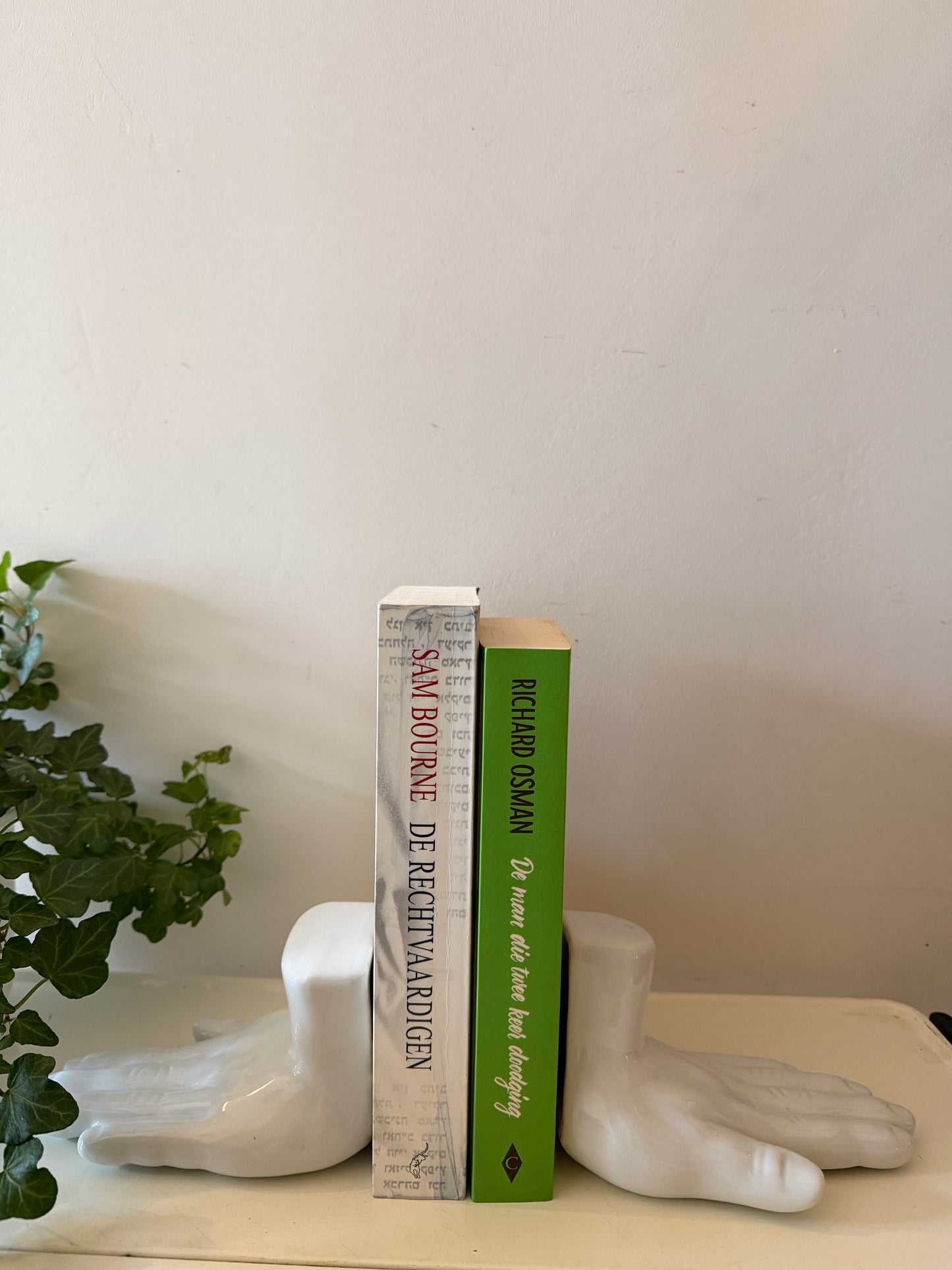 Jaren 70 keramieken boekensteunen in de vorm van handen