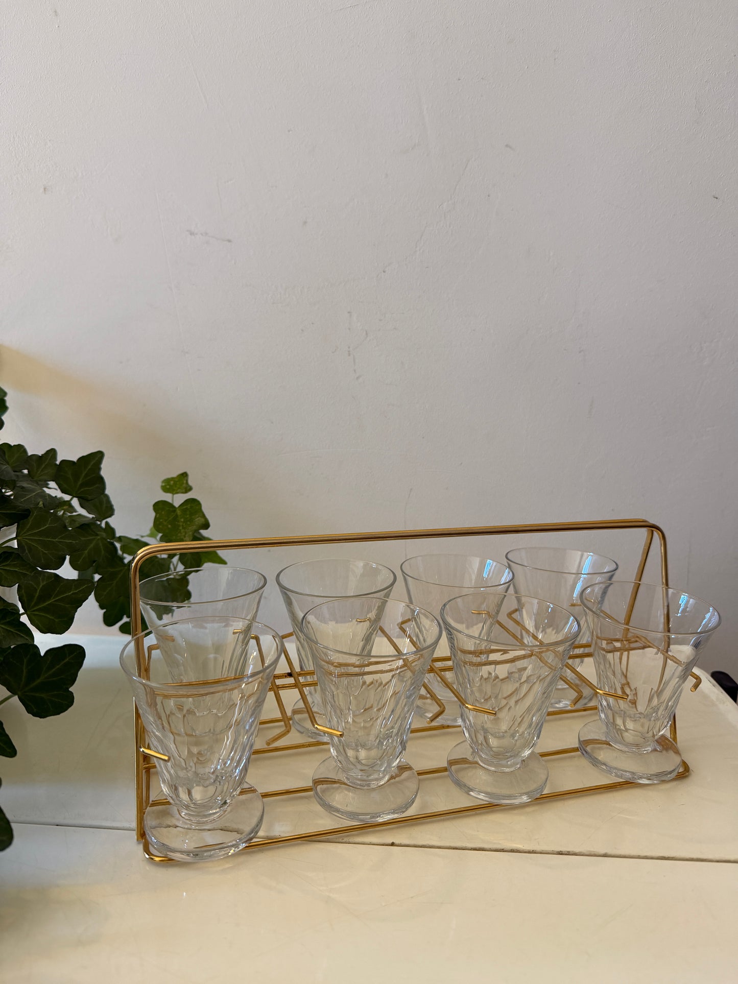 Set van 8 waterglazen in messing houder jaren 50