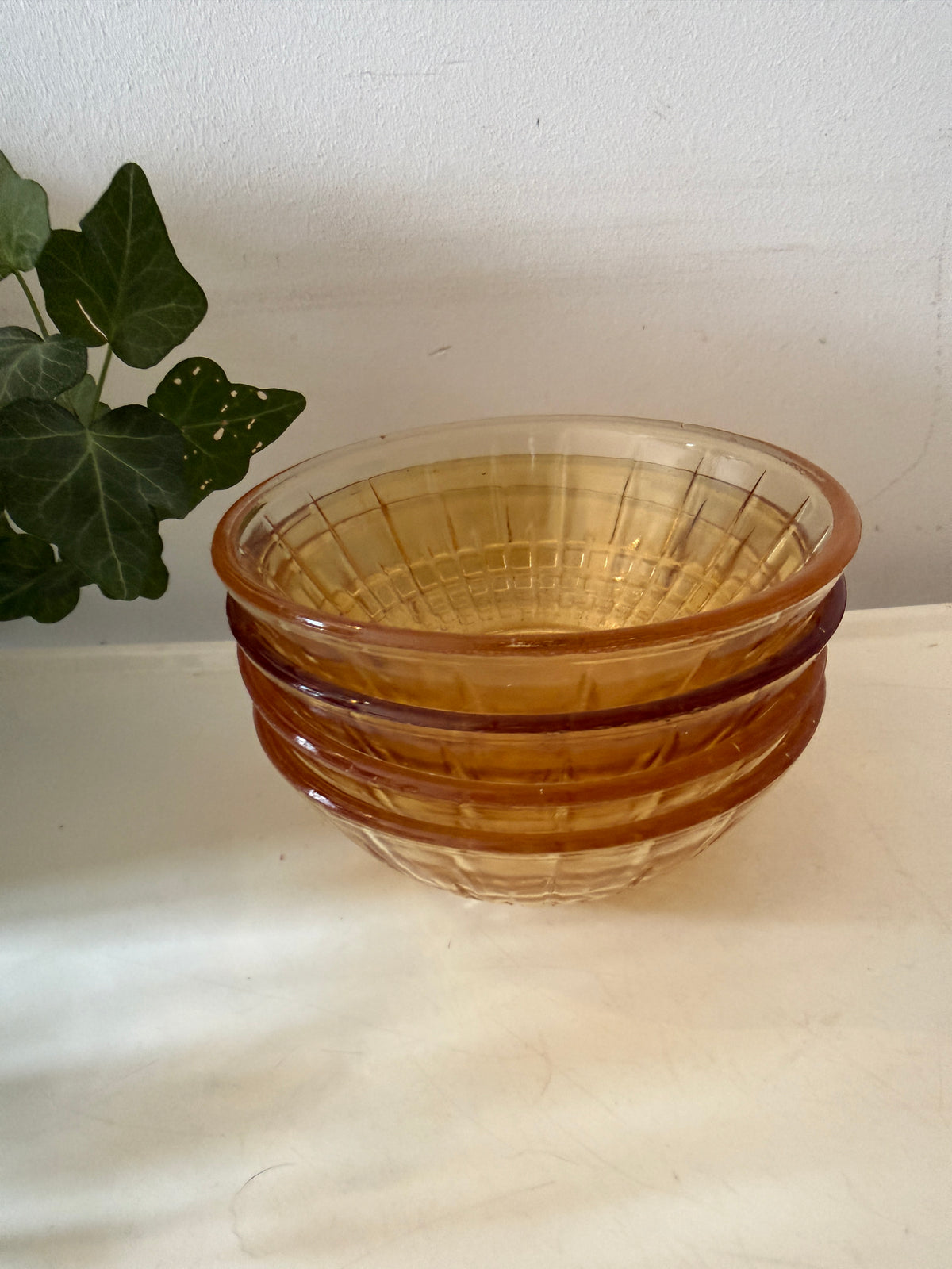Set van 4 Amberkleurige schaaltjes