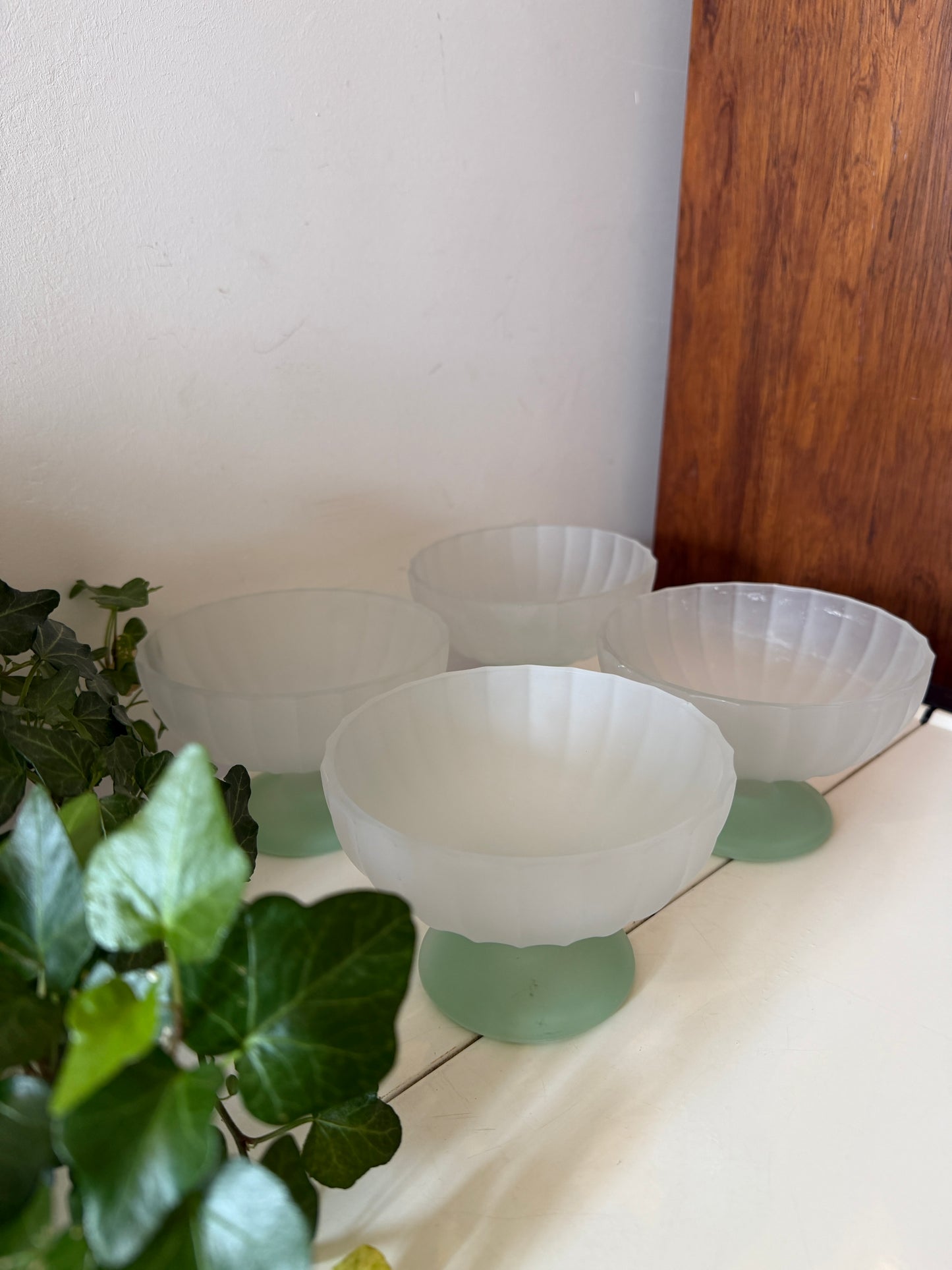 Set van 4 Italiaanse opaline coupes