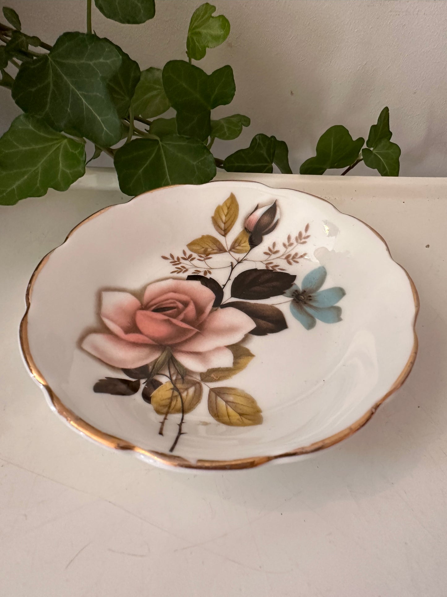 Engels schaaltje met rozenprint