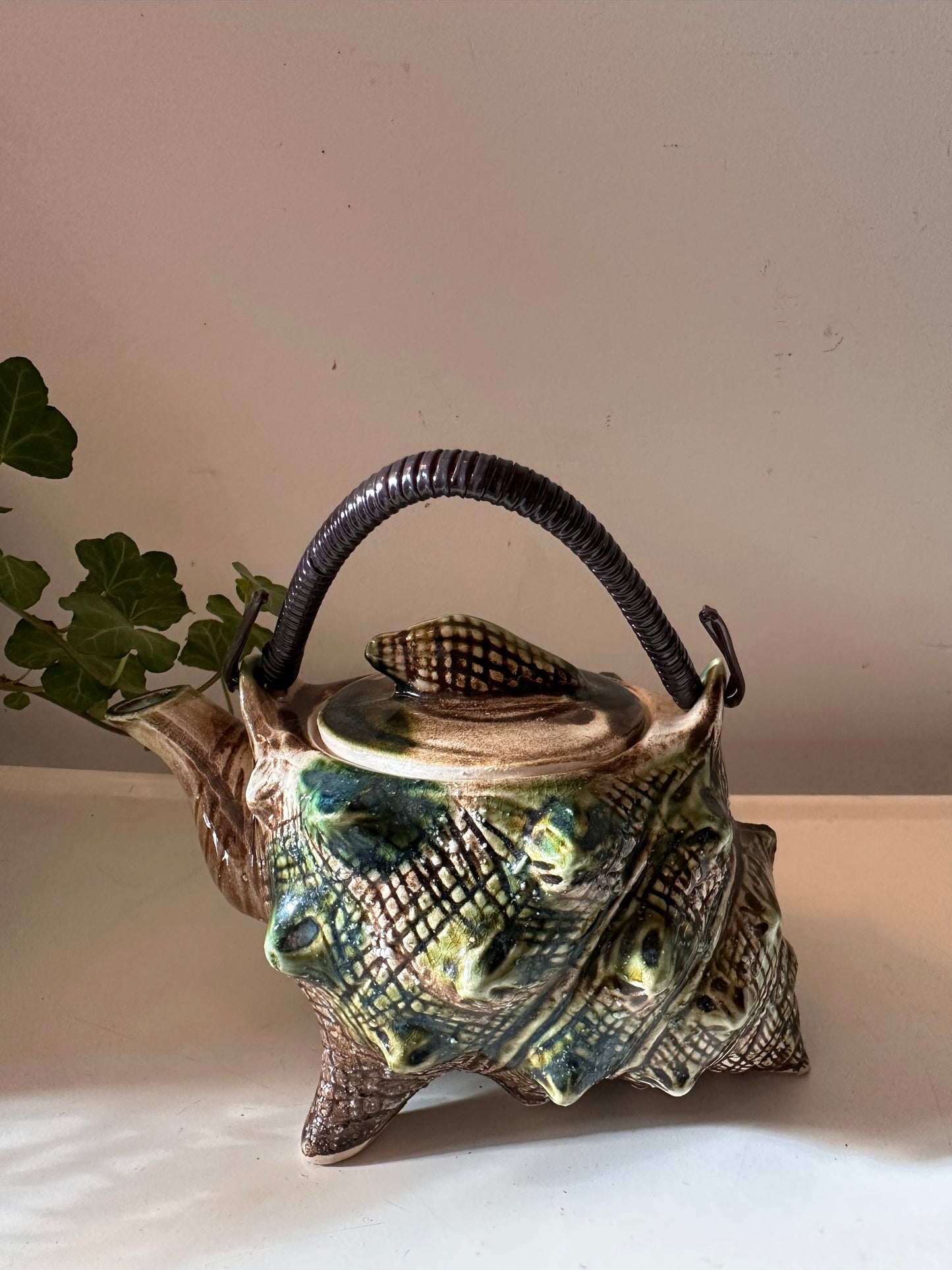 Japans theepotje vorm van schelp