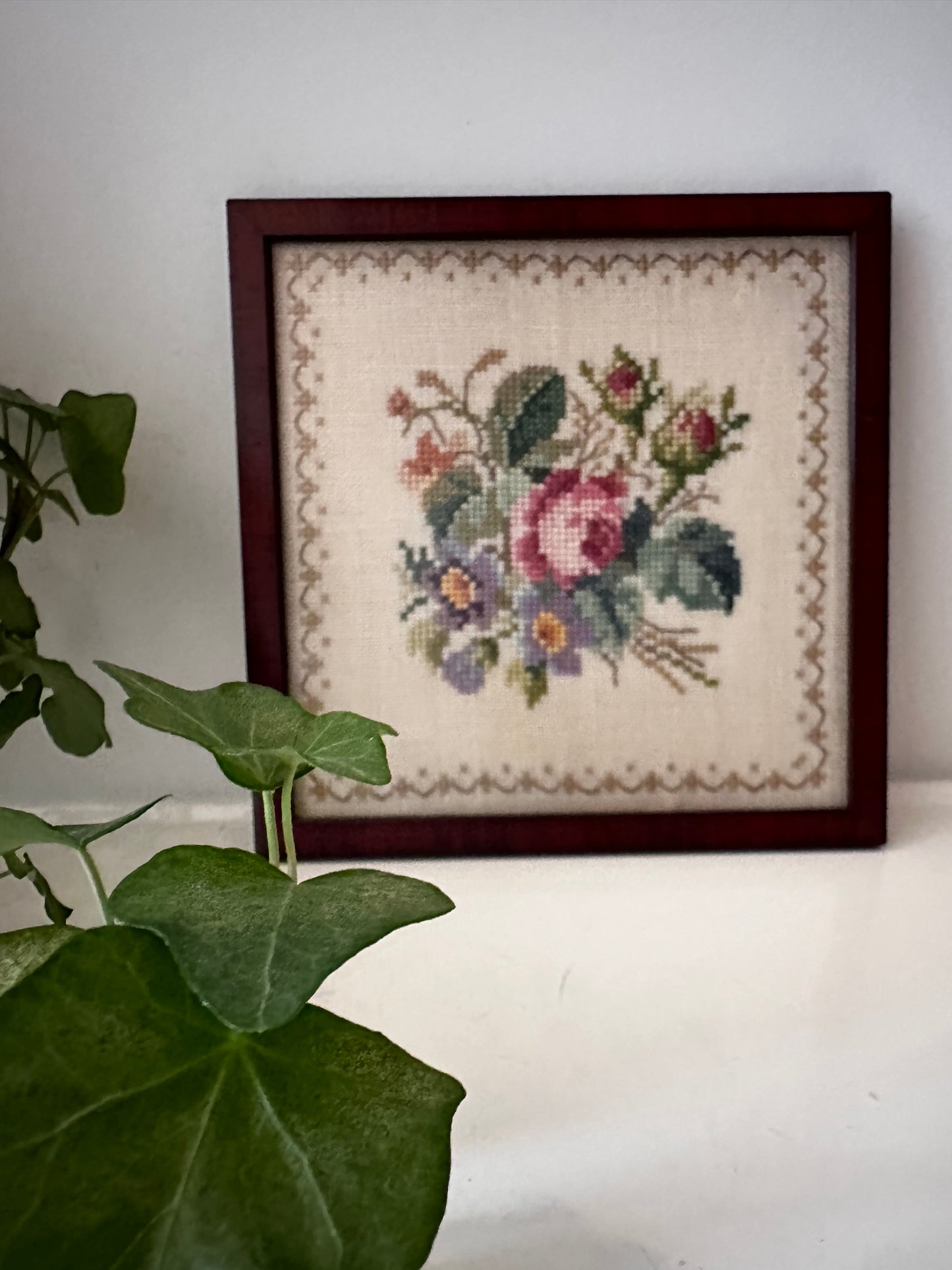 Lijstje met vintage borduurwerkje