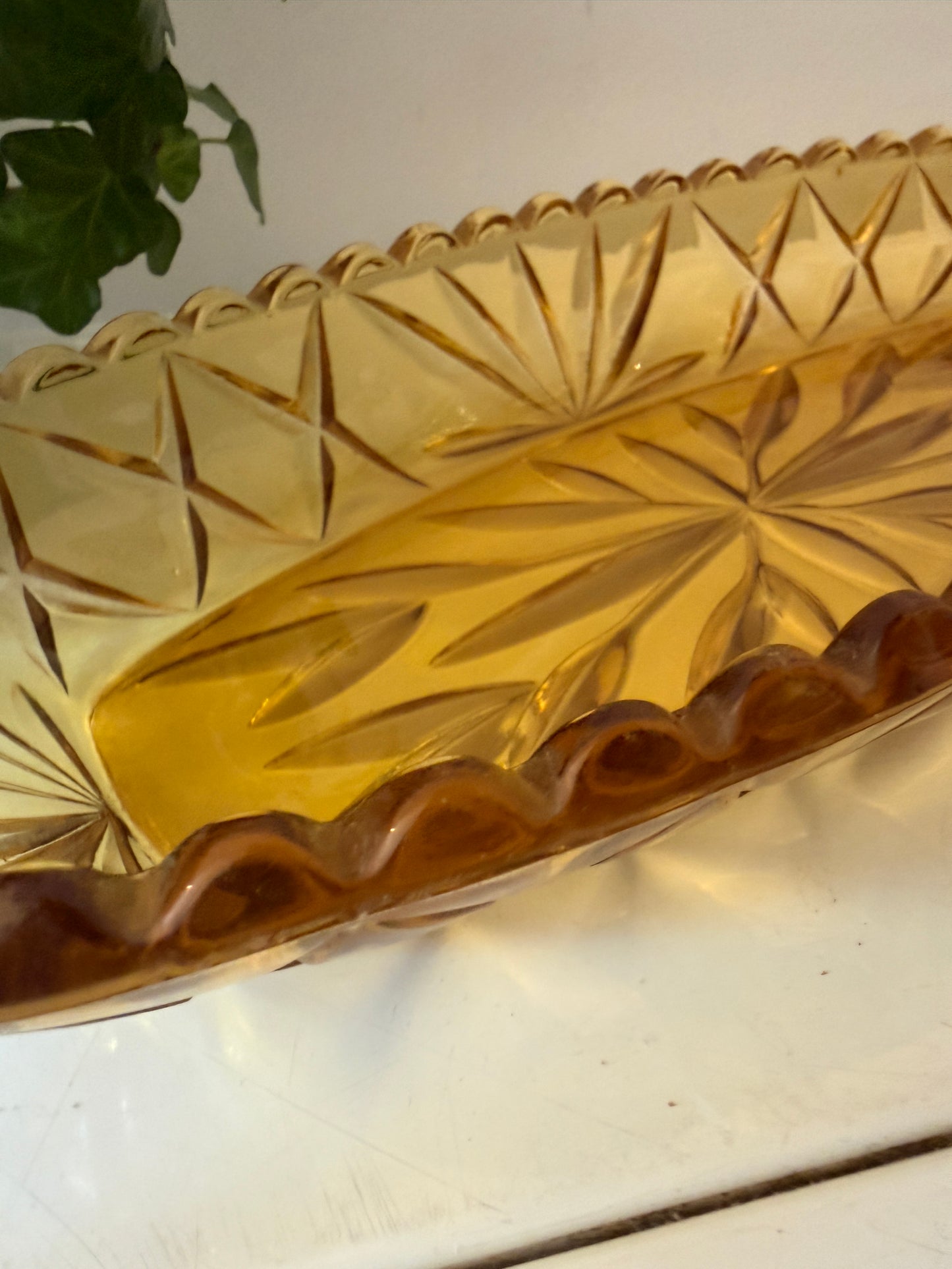 Persglazen amberkleurig schaaltje
