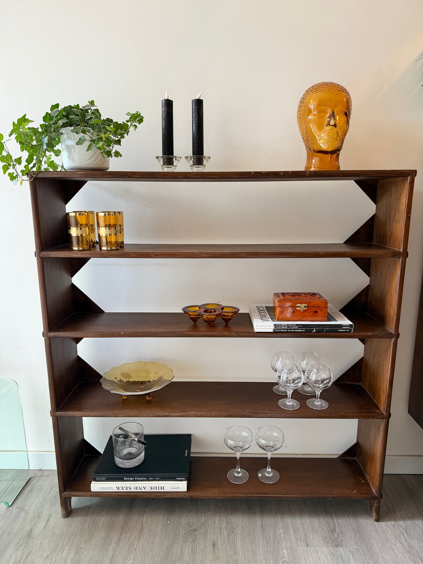Open boekenkast jaren 69