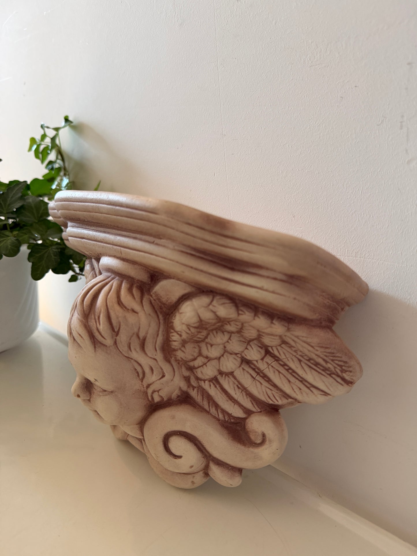 Wandconsole met engelenhoofdje