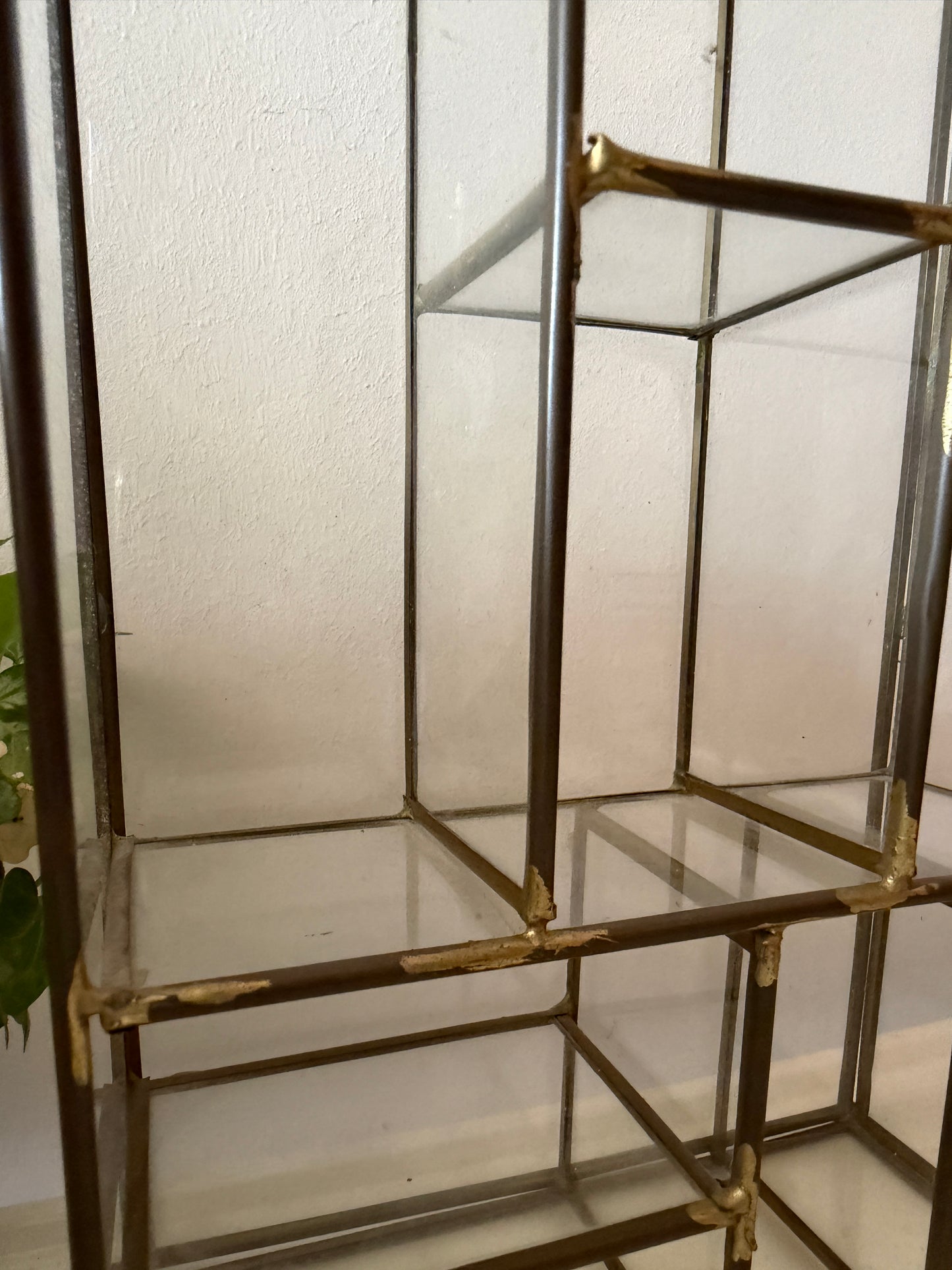 Wand vitrine kastje glas en messing